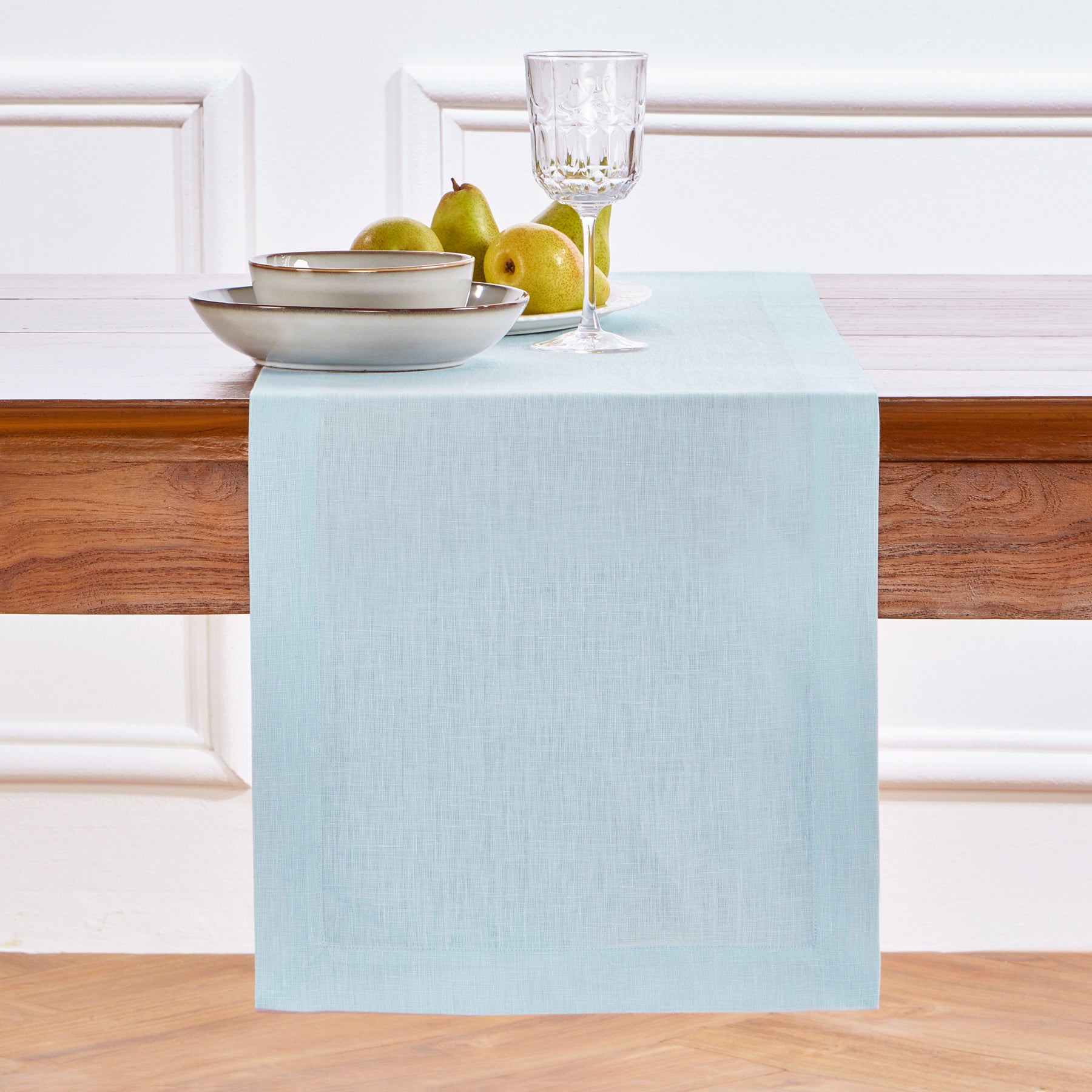 Elegant Fete Table Runner for Weddings, Parties & Events - Premium Decorative Dining Table Cover for Home & Restaurant Decor