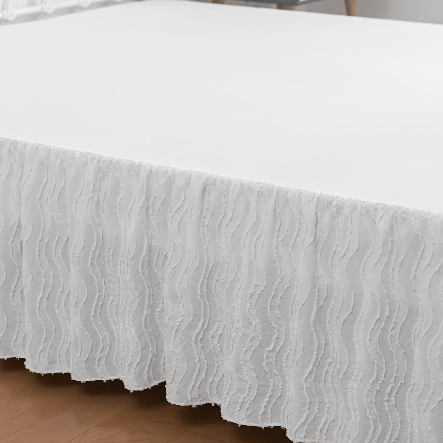 Wavy Tufted King Size Bed Skirt 18 Inch Drop - Ruffled Boho Style Split Corner Design - White Bedroom Decor for King Beds - Perfect for Bohemian & Coastal Bedroom Themes