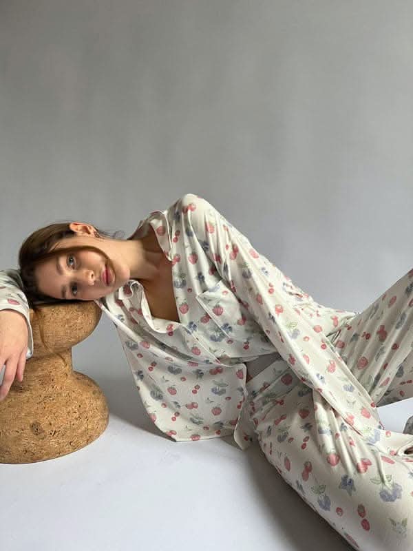 Stylish Long Sleeve Pajama Set for Women - Soft & Comfortable Sleepwear - Perfect for Relaxing at Home or Gift Giving