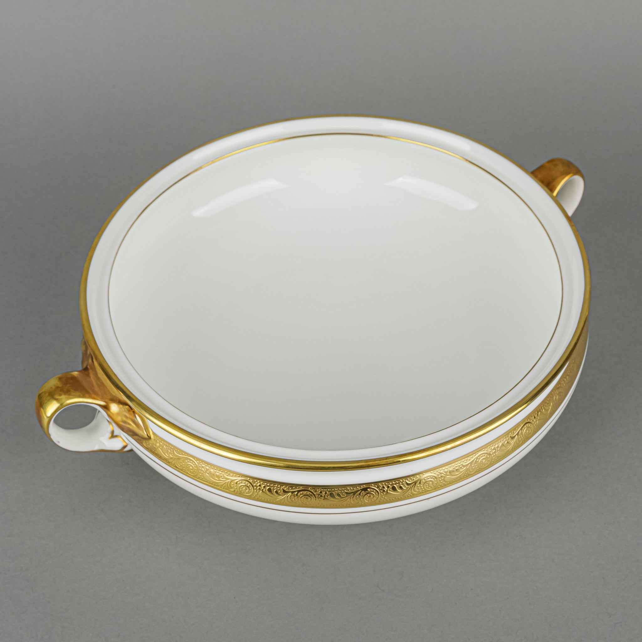 AYNSLEY Argosy 8360 Covered Serving Dish - Elegant Porcelain Serving Bowl for Entertaining, Dinner Parties & Holiday Gatherings