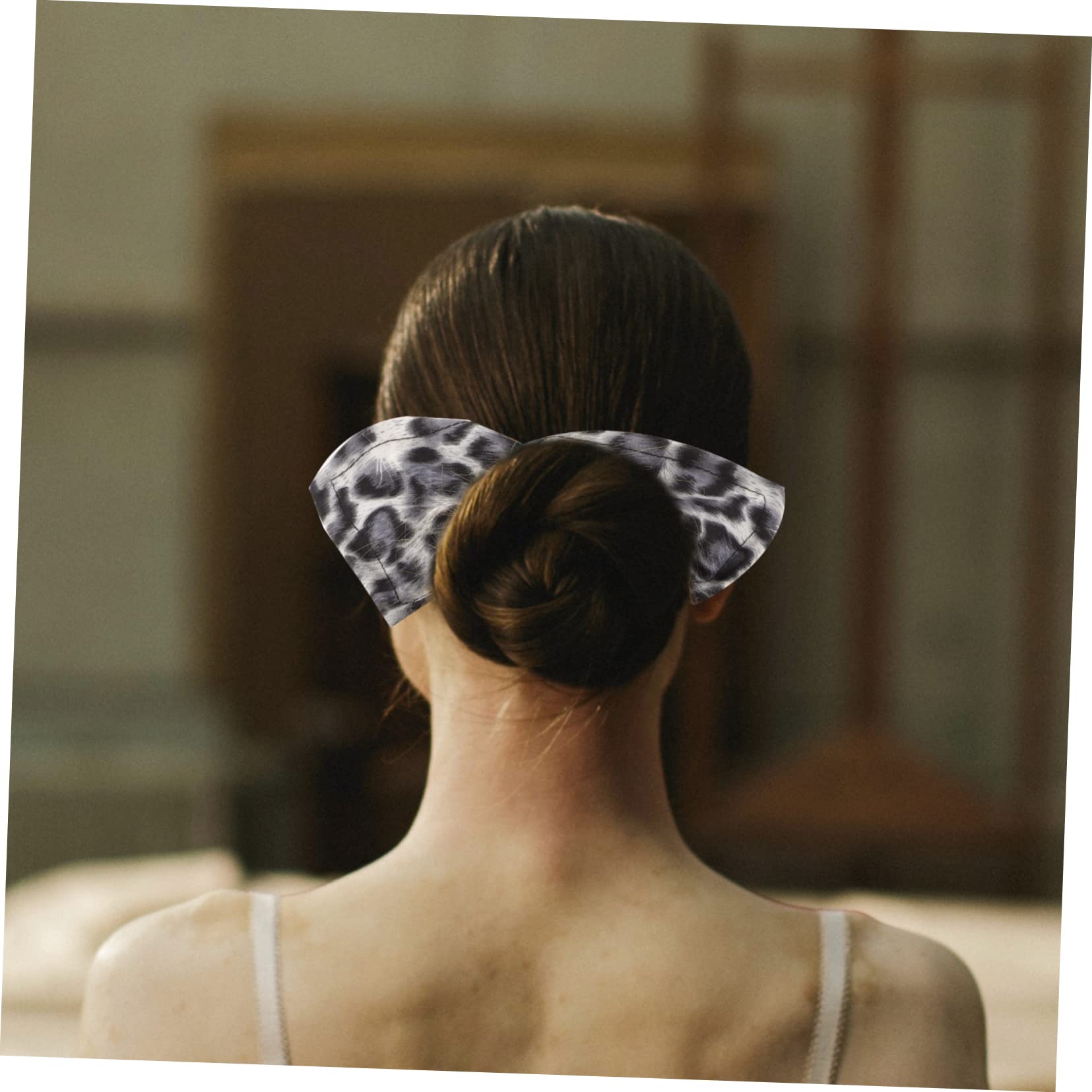 Beavorty Elegant Leopard Print Hair Bun Maker for Women - Soft Fabric Hair Donut for Quick & Easy Updos - Perfect for Work, Gym, and Everyday Hairstyles