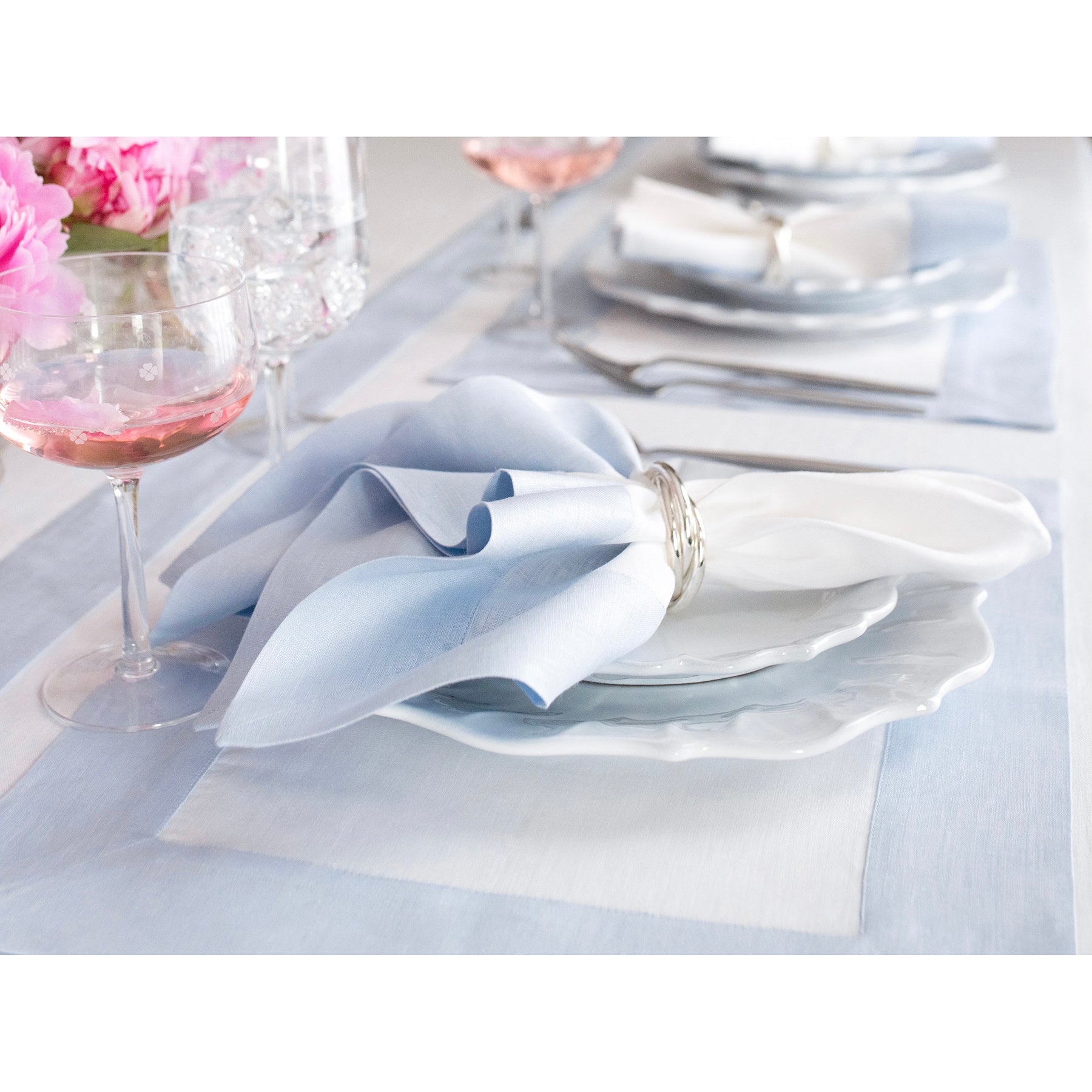 Elegant Contempo Napkins - Set of 4 Premium Cotton Dinner Napkins for Formal Dining, Parties & Special Occasions