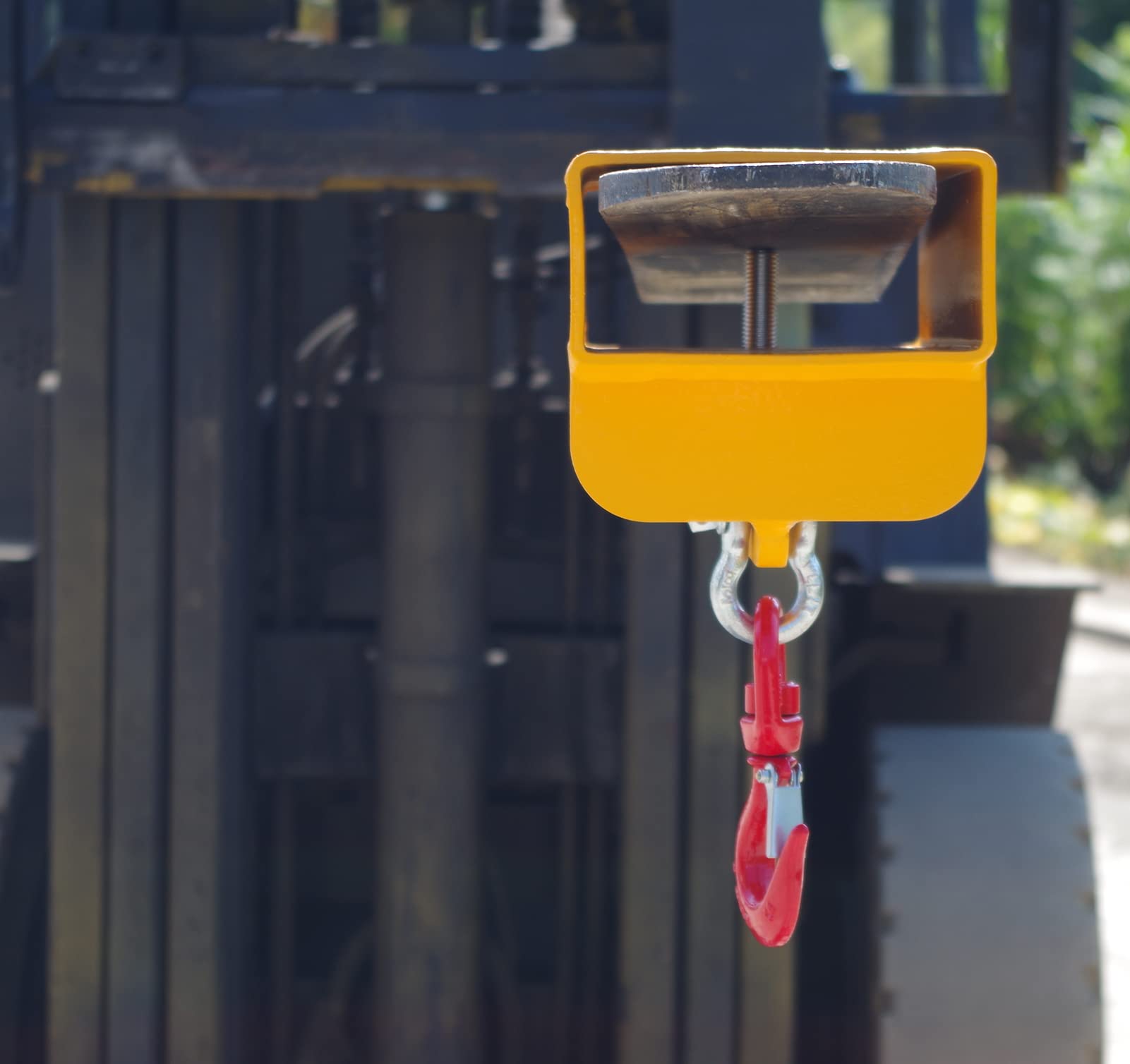 2200lbs Capacity Forklift Lifting Hook Attachment - Heavy Duty Swivel Hook with Large T-Screw for Forklift Crane - Perfect for Warehouse Loading, Construction Sites & Industrial Material Handling