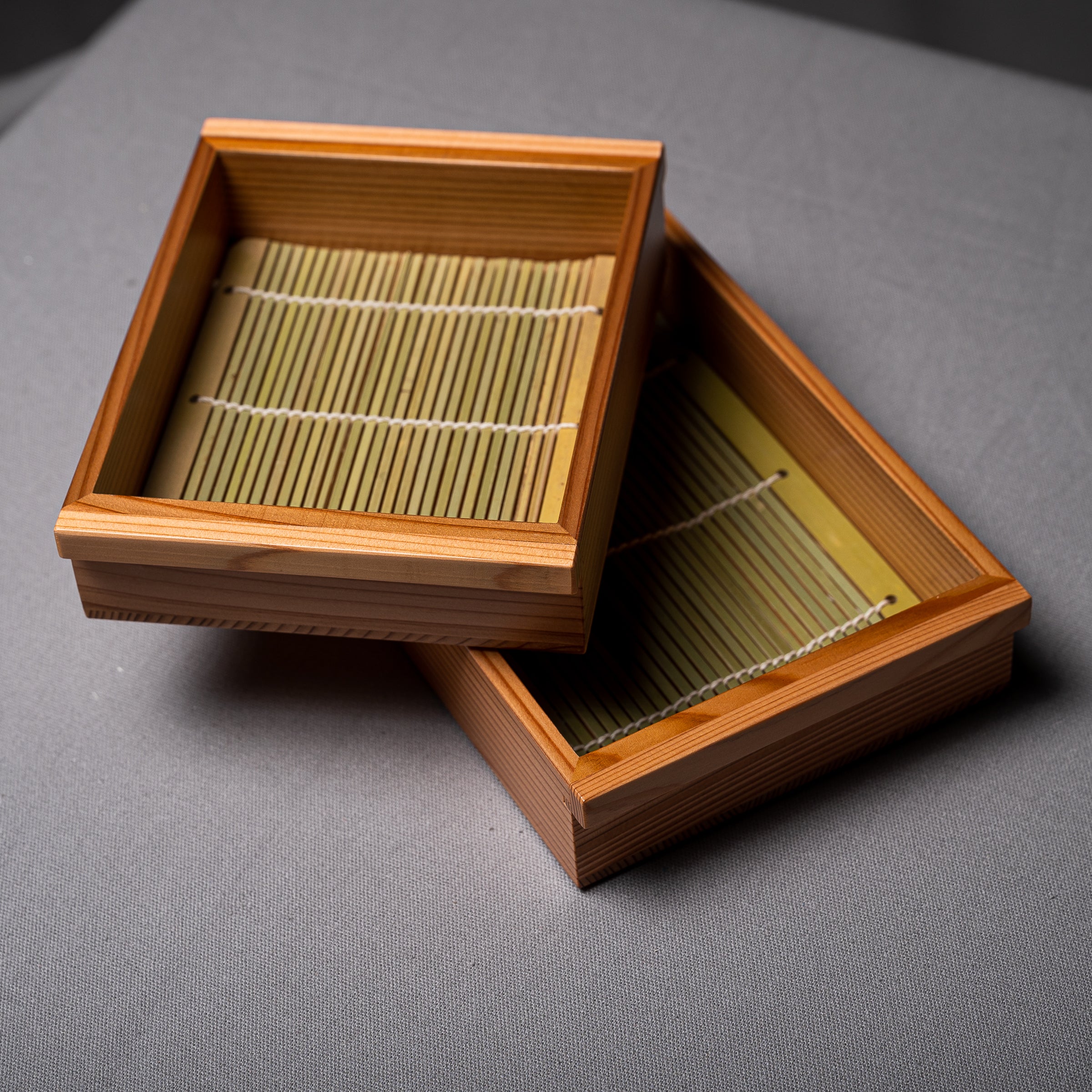 Premium Japanese Cedar Soba Noodle Bowl - Handcrafted Rectangle Serving Dish for Cold Noodles (2 Sizes) | Authentic Zaru Soba Tray for Traditional Japanese Cuisine & Home Dining Experience