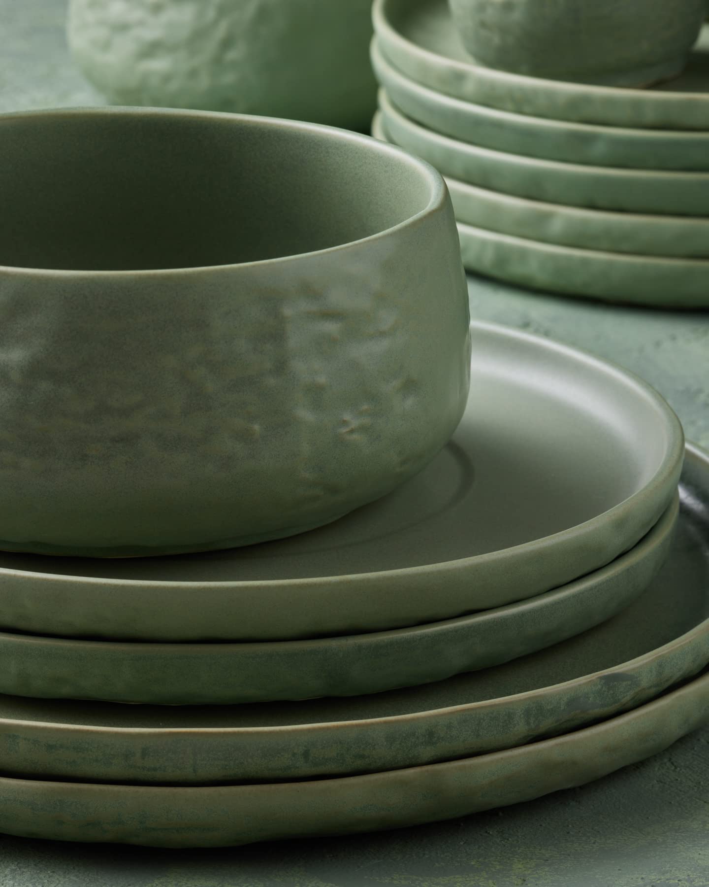 Mercer Project SHOSAI 16-Piece Stoneware Dinnerware Set - Modern Plates & Bowls Set for 4, Sage Green - Elegant Tableware for Everyday Dining, Dinner Parties & Home Decor