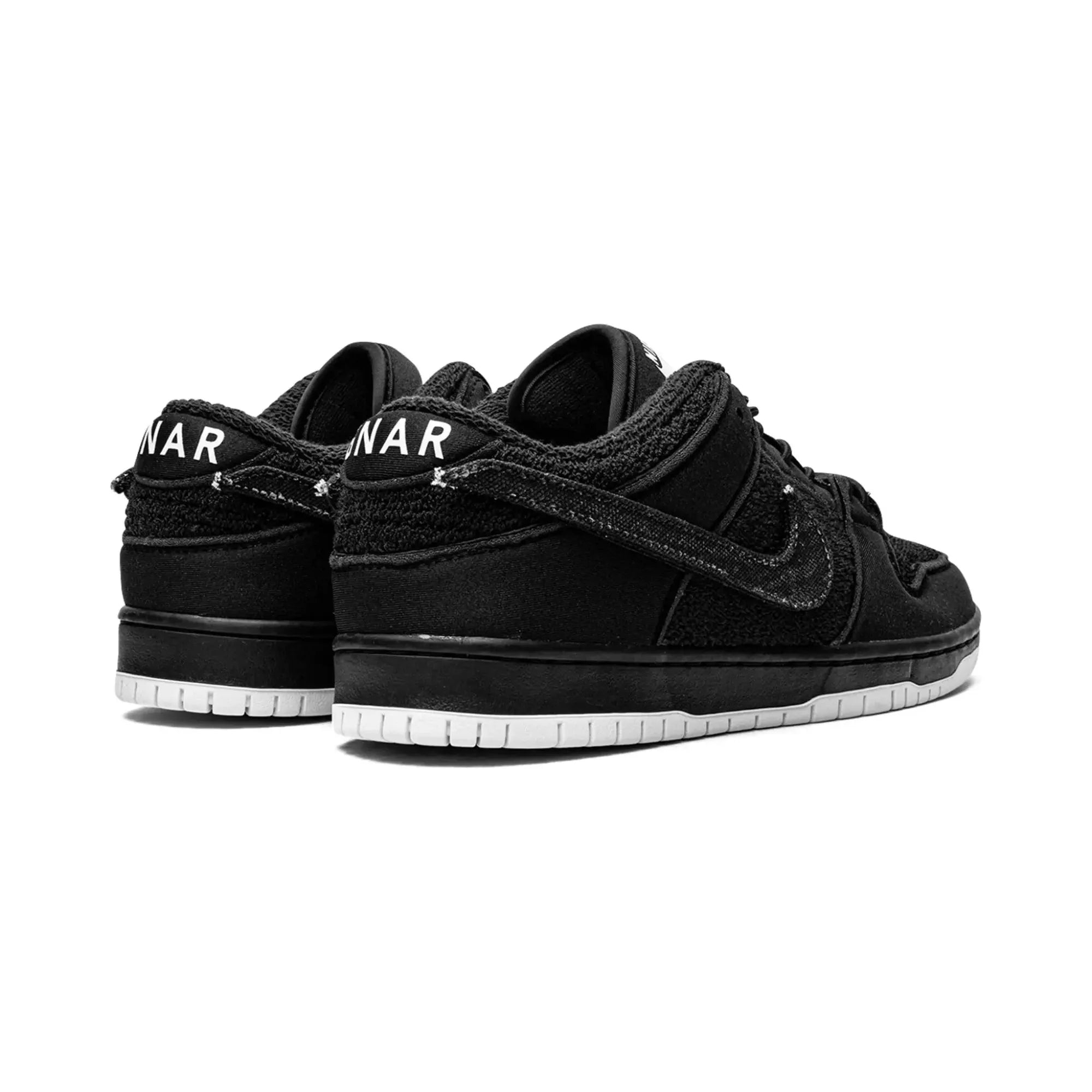 Nike SB Dunk Low Gnarhunters Skateboarding Shoes - Men's Casual Sneakers for Streetwear & Skateboarding
