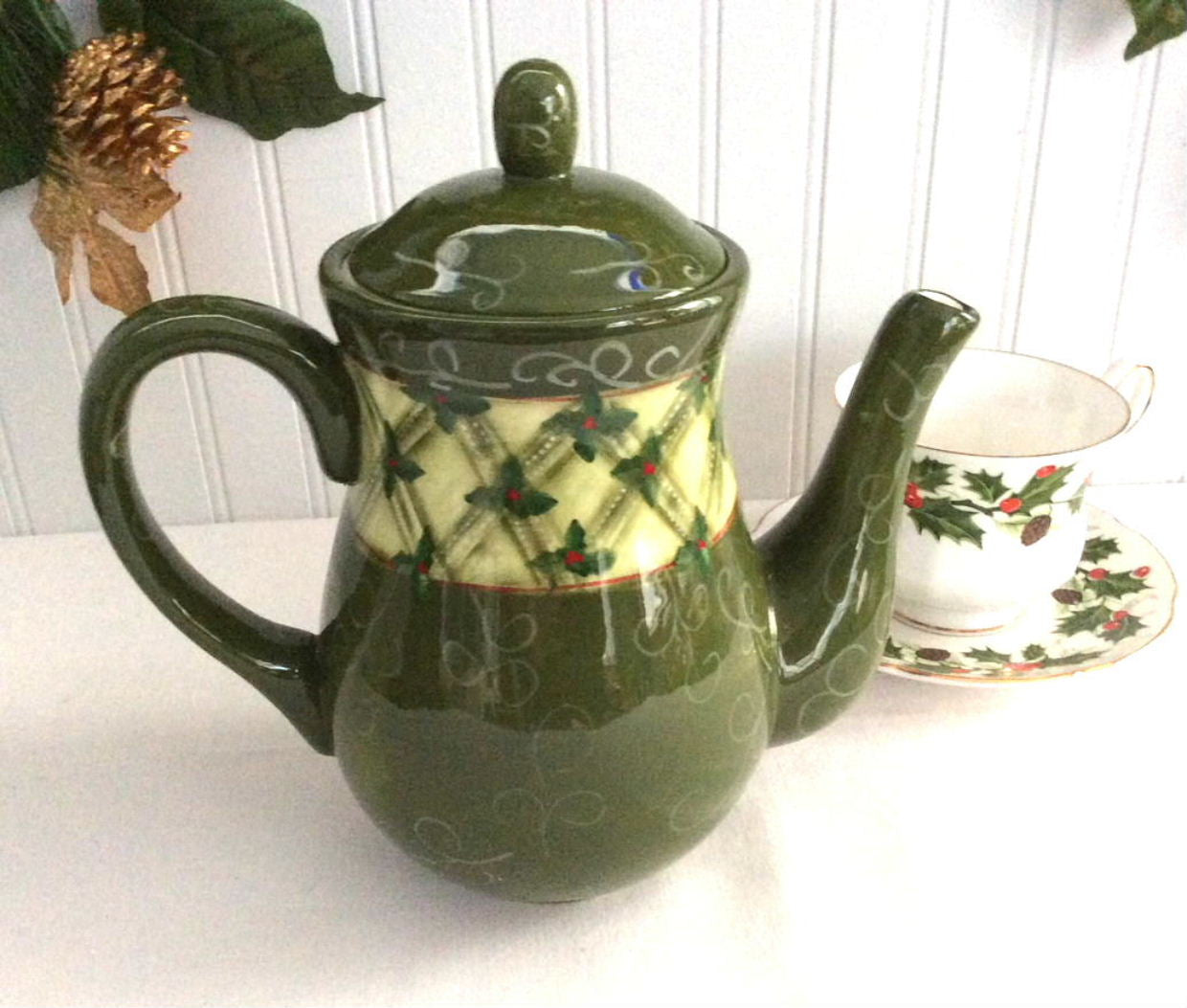 Christmas Teapot with Holly Design - Scripture Inspired Tall Coffee and Tea Pot for Holiday Gatherings & Cozy Home Decor