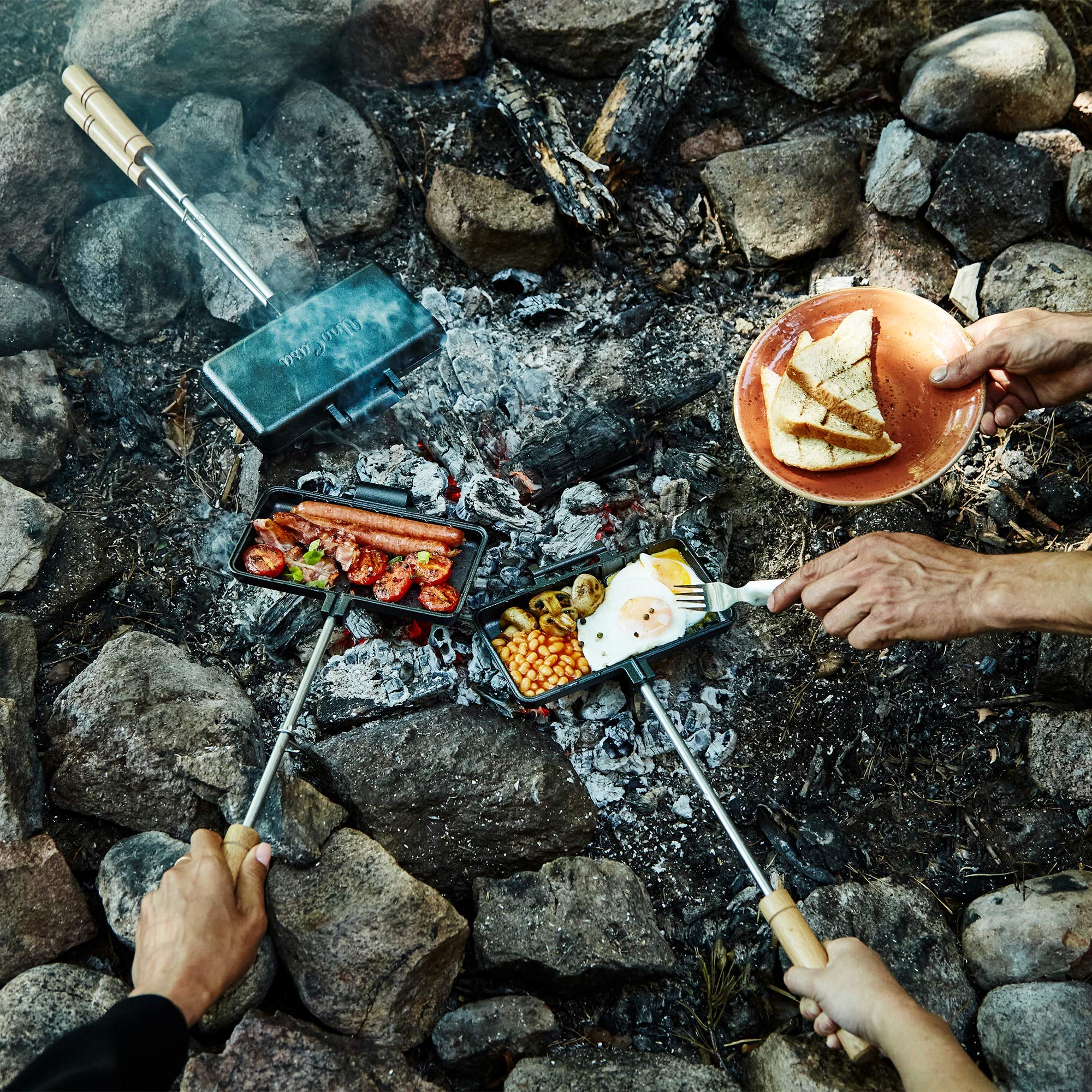 Uno Casa XL Cast Iron Pie Irons Sandwich Maker - Heavy Duty Campfire Cooking Tool for Toasted Pies, Sandwiches & Desserts - Includes Recipe Book - Perfect for Camping, Hiking & Outdoor Adventures