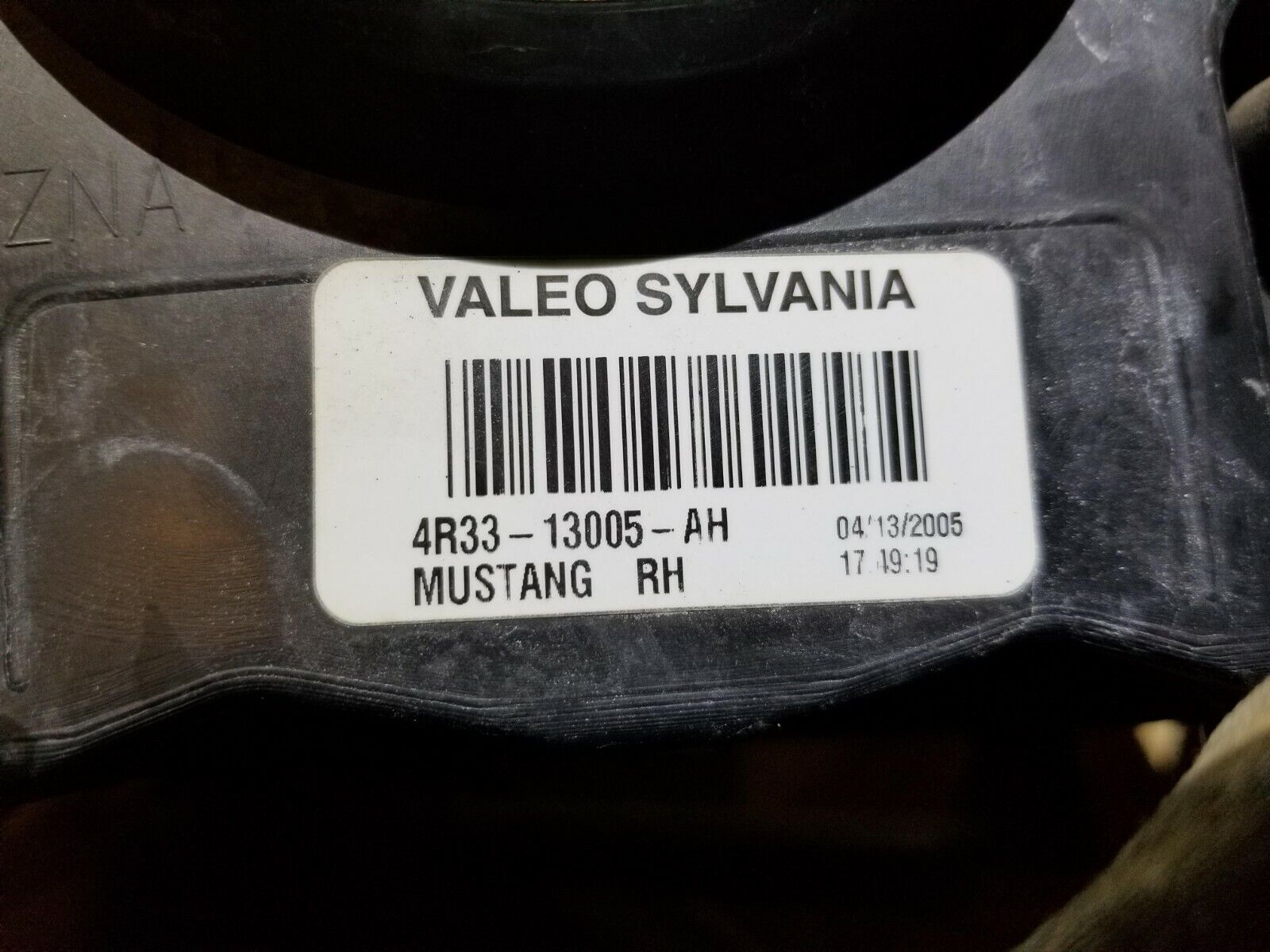 2005-2009 Ford Mustang Right Passenger Side Headlight Assembly - OEM Replacement Part for Improved Night Driving & Safety