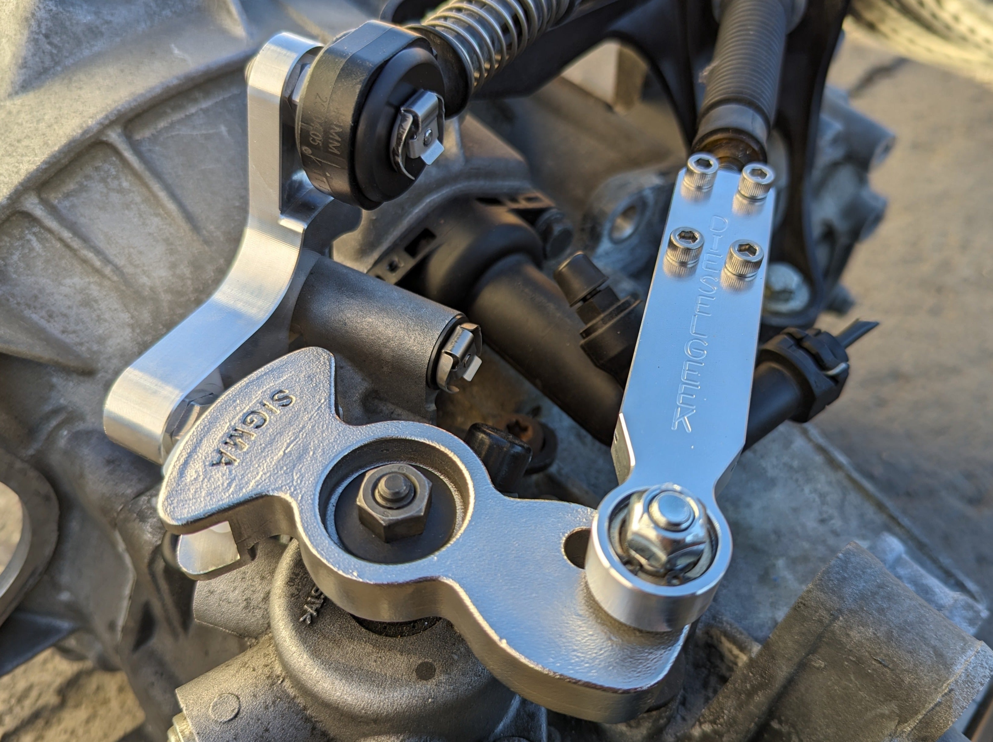 Sigma 5 Five Speed Short Shifter Kit - Compatible with VW Golf MK5, MK6, MK7 GTI & Jetta - Improve Gear Shifting Performance for Racing & Daily Driving