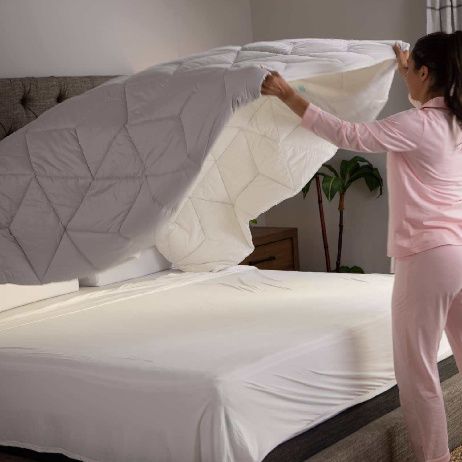 Pillow Cube The Cubit Comforter - Cooling Vegan Down Alternative Duvet Insert for Full/Queen Bed | Breathable Bedding Set in White & Light Grey | Perfect for Hot Sleepers & Allergy Sufferers