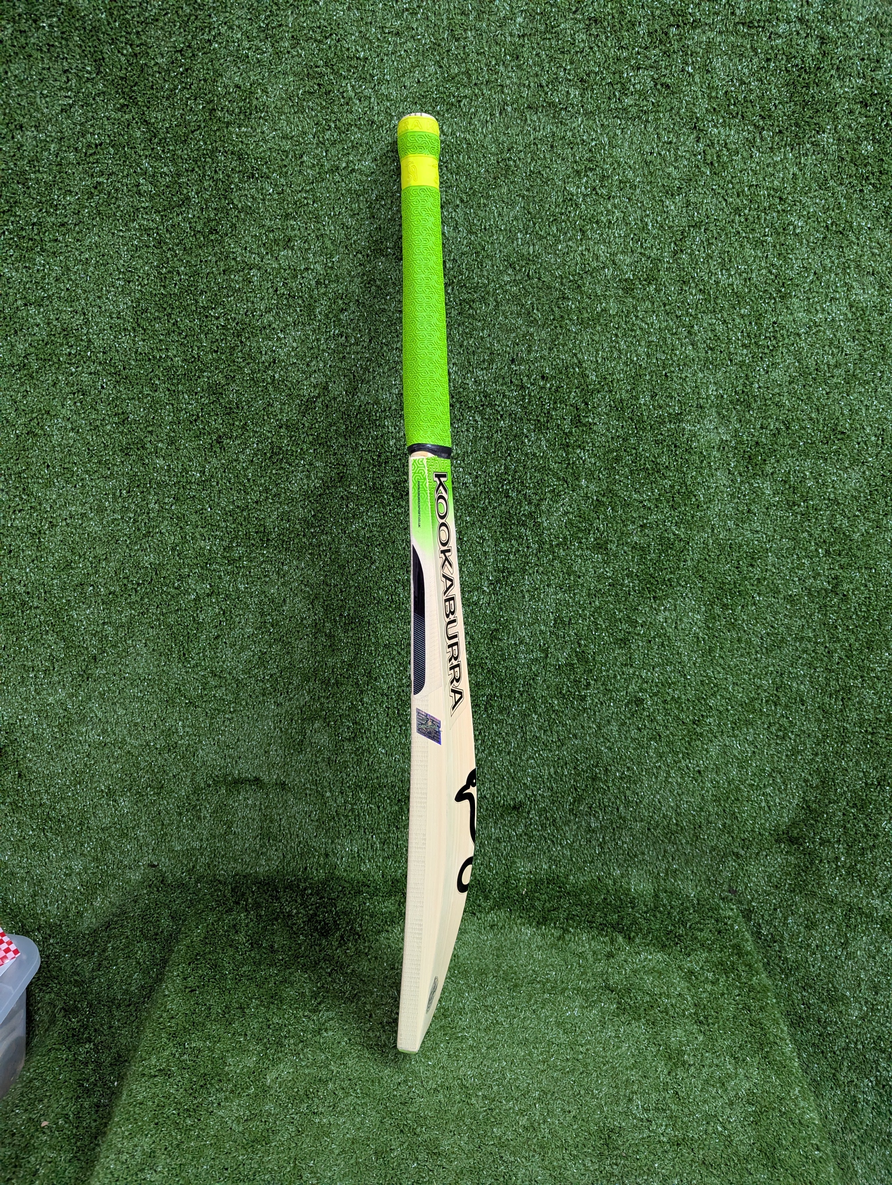 Kookaburra Kahuna 6.5 English Willow Cricket Bat - Premium Quality for Professional & Amateur Players - Perfect for Matches, Training & Backyard Cricket Games