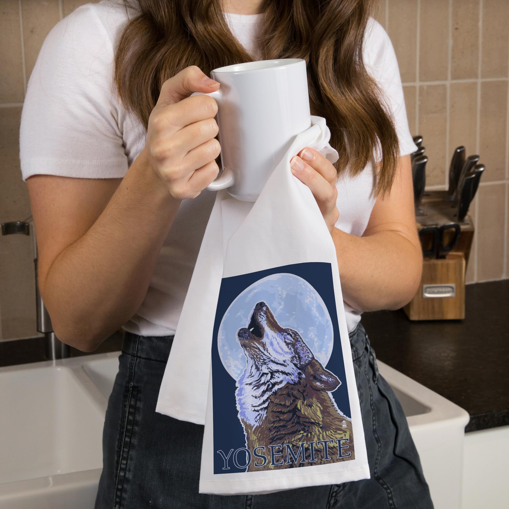 Lantern Press Yosemite California Wolf Howling 100% Cotton Tea Towel - Decorative Hand Towel for Kitchen, Home Decor & Gifts - Perfect for Dish Drying, Wall Art & Cabin Decor