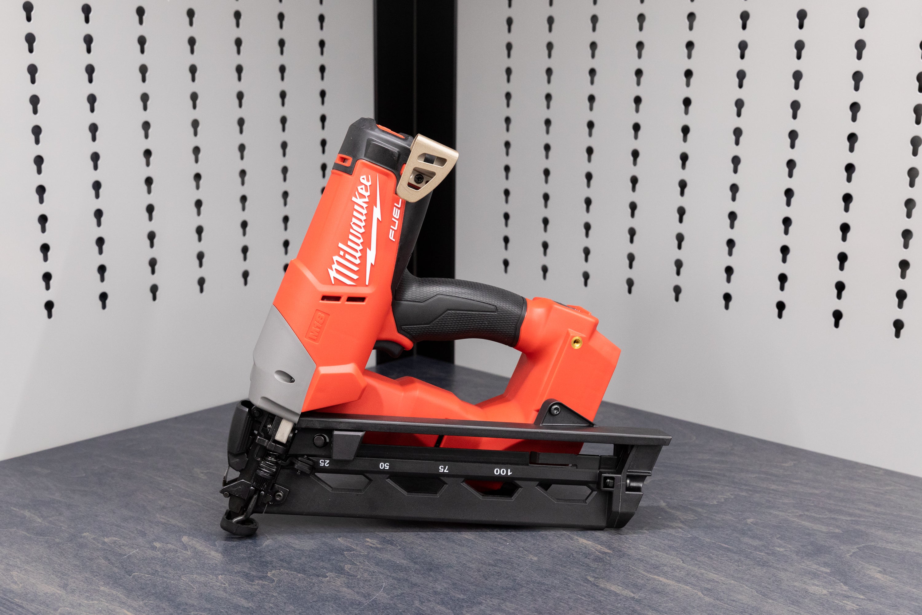 Milwaukee M18 FUEL 16-Gauge Angled Finish Nailer - Cordless Brad Nail Gun for Trim, Crown Molding & Baseboard Installation | Perfect for Carpenters & DIY Home Improvement Projects
