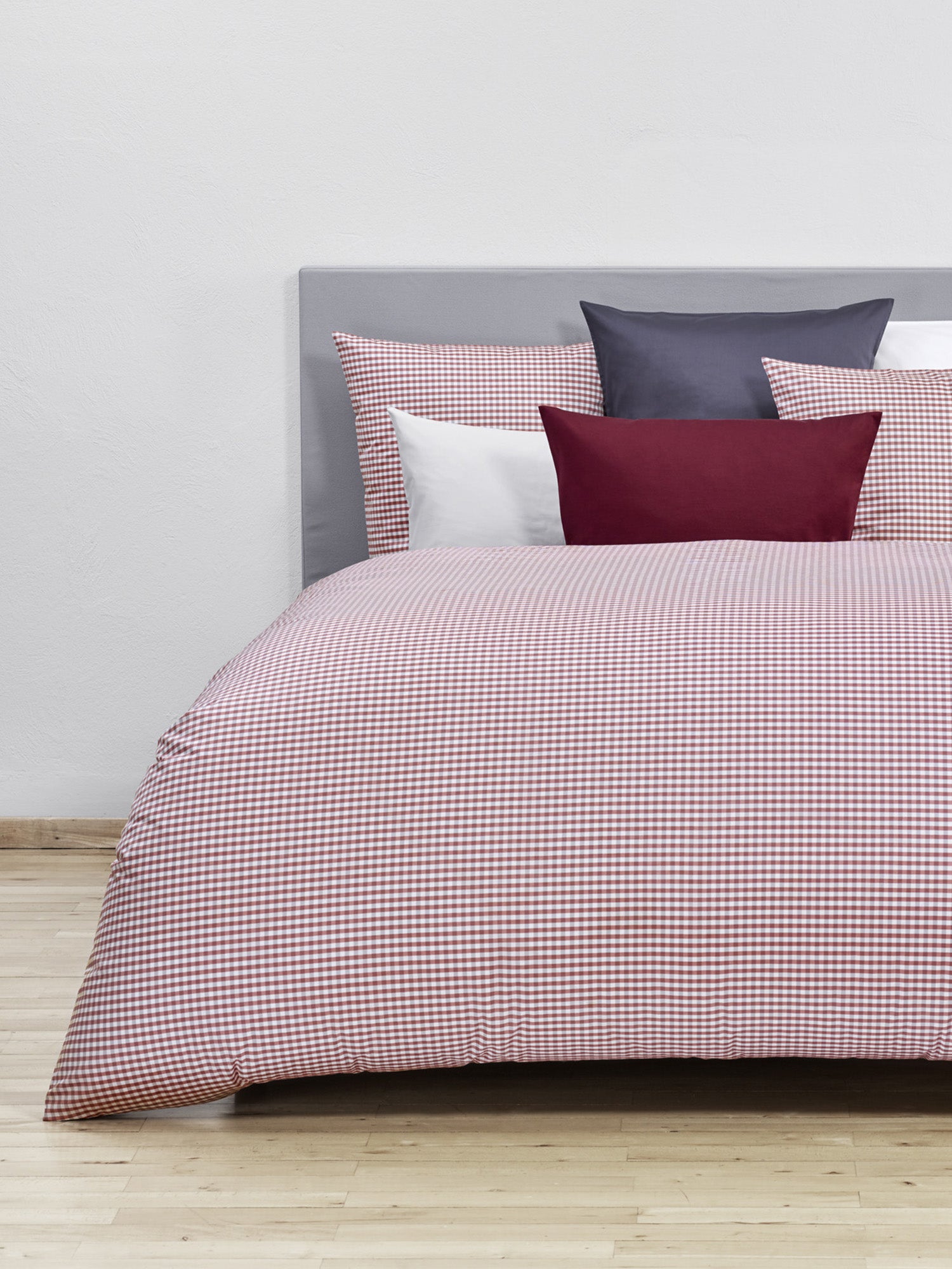 Red Check Standard Sham Pillowcase - Classic Plaid Cotton Bedding for Home & Hotel Use - Perfect for Bedroom Decor & Guest Room Styling