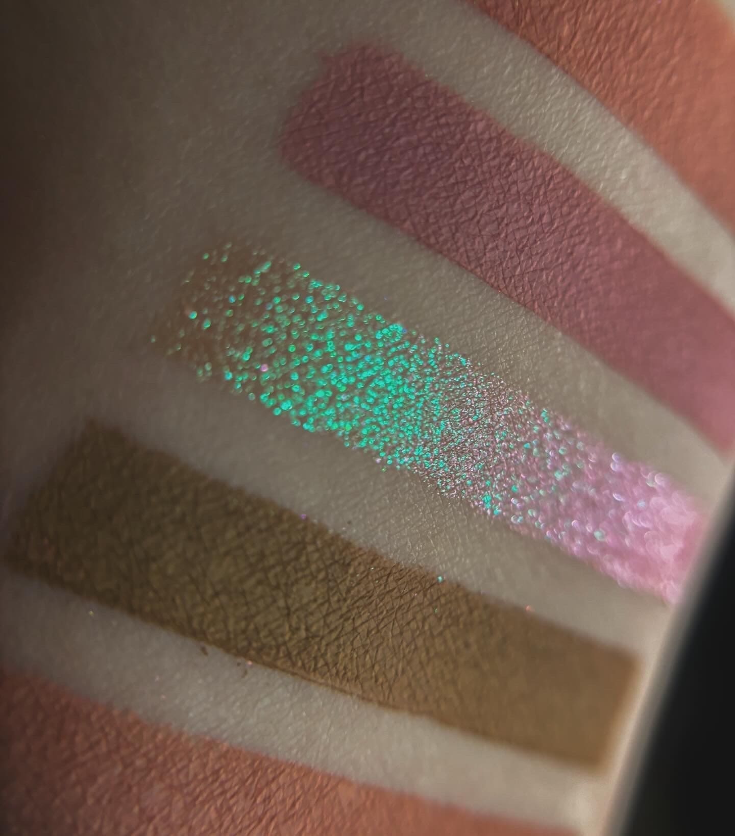 Groovy Garden Eyeshadow Palette - 12 Highly Pigmented Matte & Shimmer Shades for Stunning Eye Looks | Perfect for Daytime, Night Out & Special Occasions
