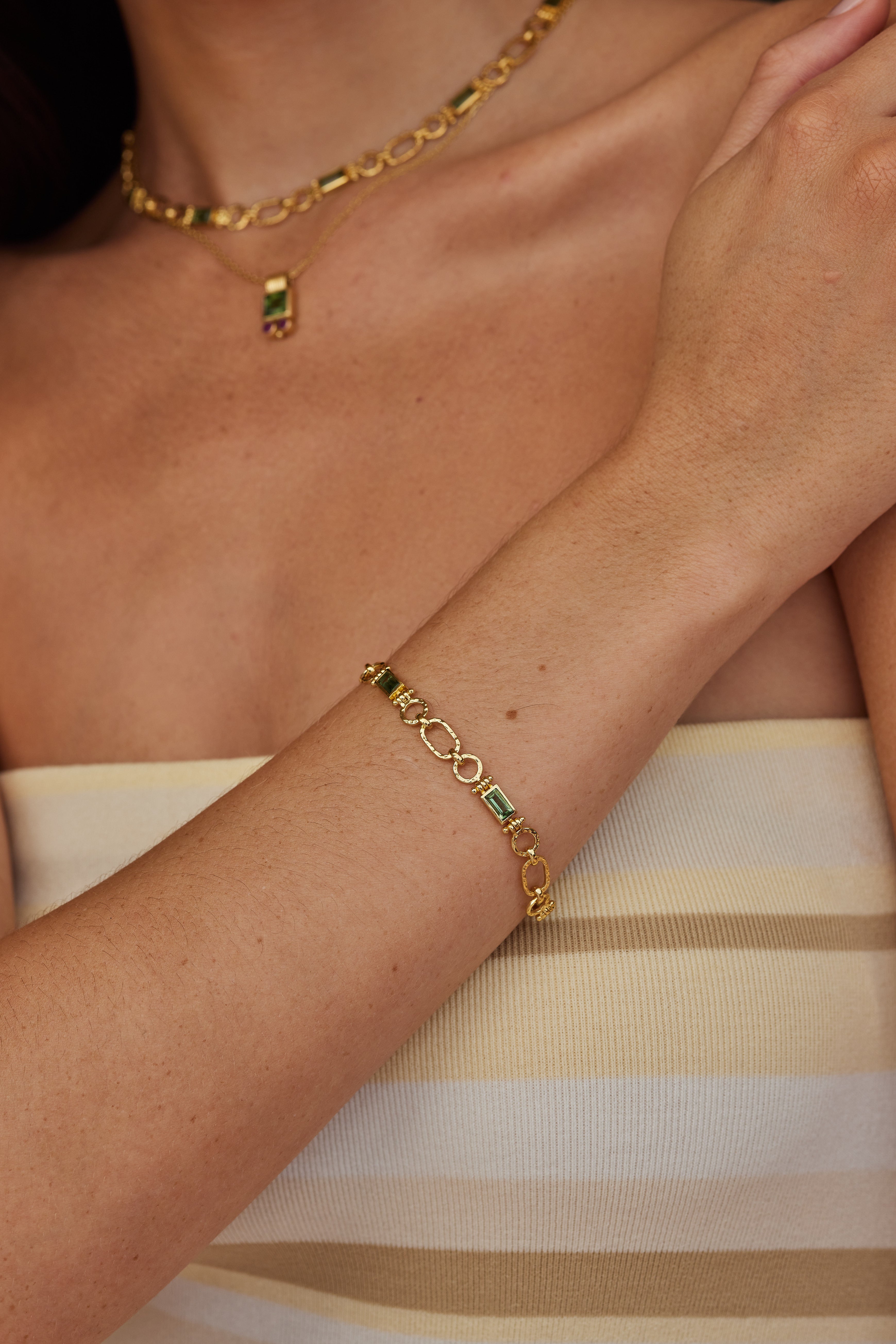 Petra Apatite Gold Bracelet for Women - Elegant Healing Crystal Jewelry - Perfect for Meditation, Yoga & Spiritual Gifts