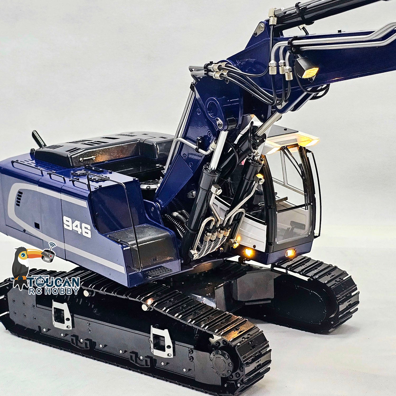 1/14 Scale 946 3-Arm RC Hydraulic Excavator Toy - Metal Remote Control Construction Digger with Tiltable Bucket, Ripper & Clamshell Grabber | Realistic Construction Play for Kids & Adults