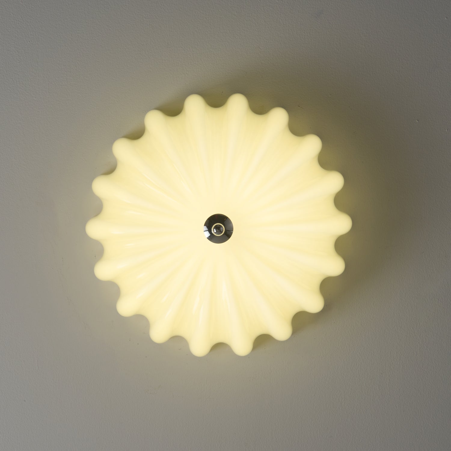 Modern Dewdrop Shell Ceiling Light Fixture - Elegant Glass Pendant Lighting for Bedroom, Living Room & Dining Room - Perfect for Home Decor & Interior Design