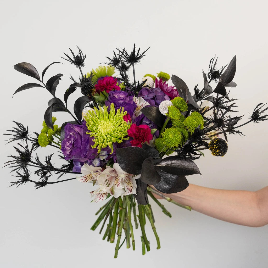 Beetlejuice Halloween DIY Flower Kit - Spooky Floral Arrangement for Halloween Decor, Party Centerpieces & DIY Crafts