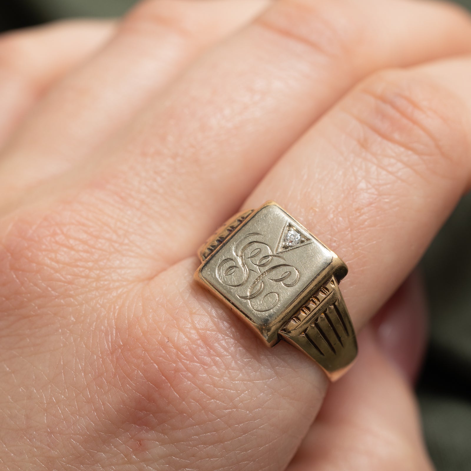 Diamond 'SC' Initial Signet Ring - 0.02ct Genuine Diamond - Size 11 - Elegant Personalized Jewelry for Women & Men - Perfect for Gifts, Engagements & Special Occasions