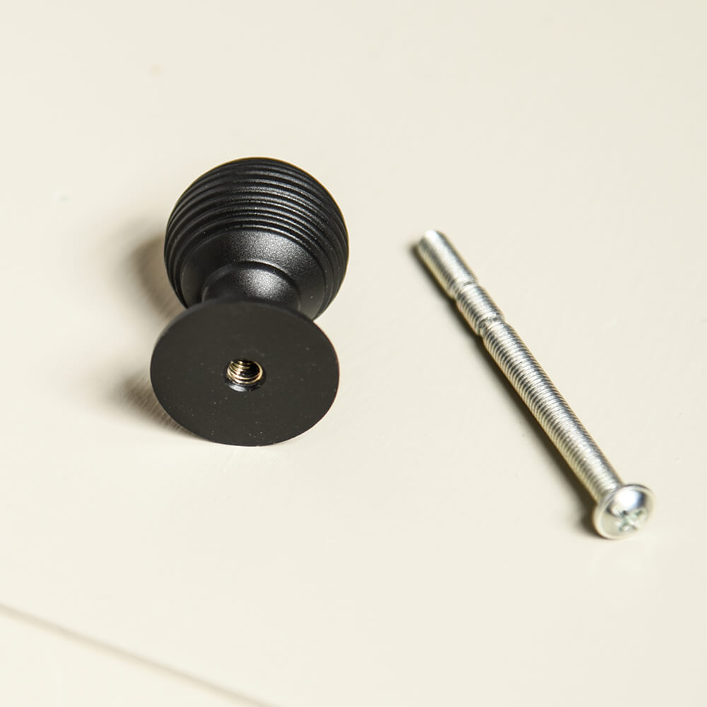Zero Black Reeded Beehive Cabinet Knob - Vintage Style Hardware for Kitchen & Bathroom Cabinets - Perfect for Home Renovation & DIY Projects