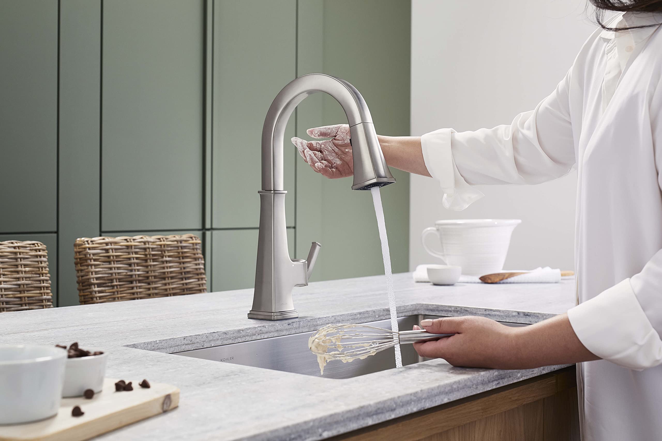 Kohler 23832-2BZ Riff Touchless Kitchen Sink Faucet with Pull Down Sprayer, Oil Rubbed Bronze, Ideal for Modern Kitchens and Busy Households