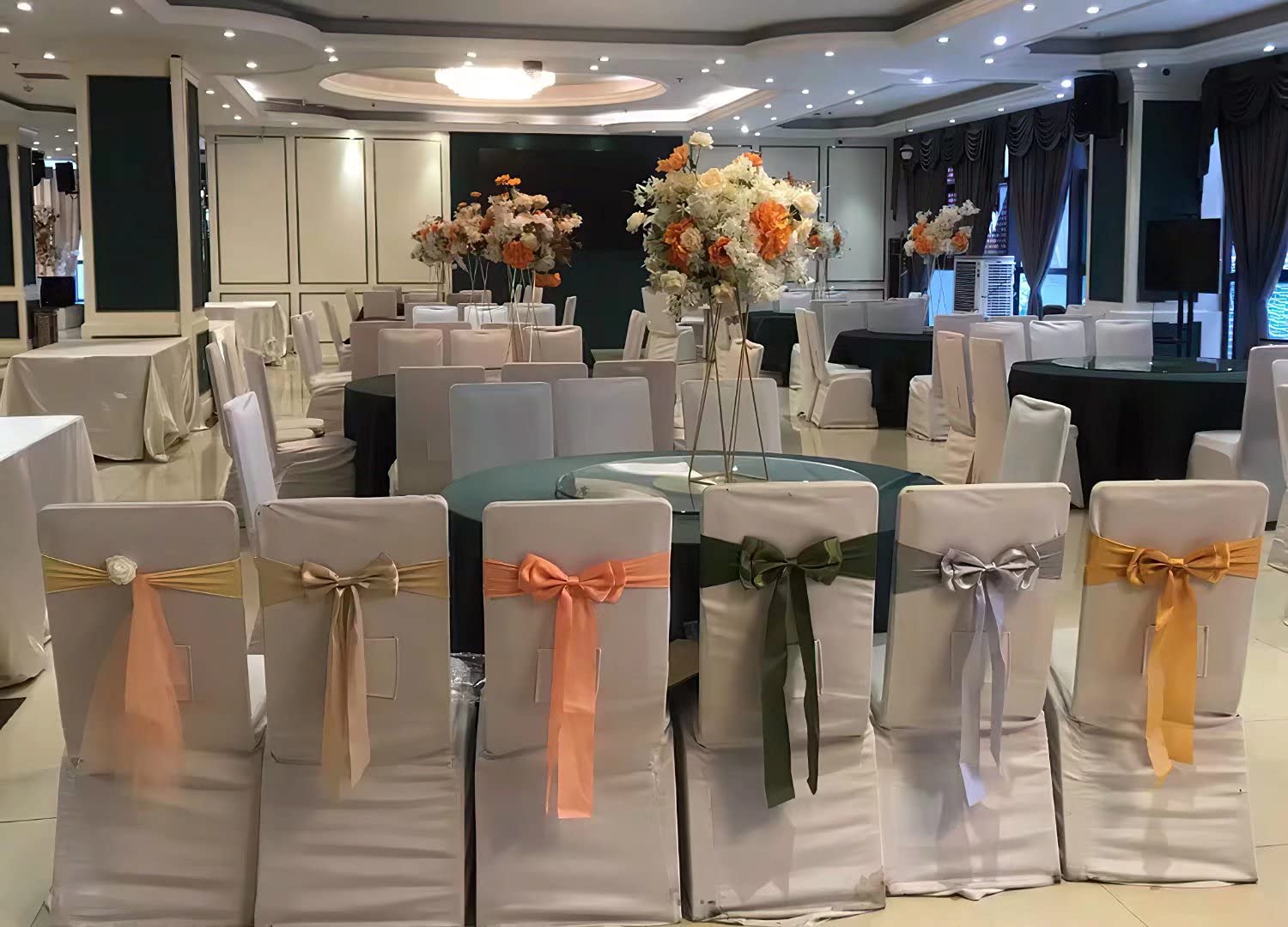 100Pcs Stretch Chair Sashes with Double Bows - Spandex Chair Covers for Wedding, Party, Birthday & Banquet Decor - Grey Chair Bands for Christmas & Event Supplies - Perfect for Indoor/Outdoor Celebrations