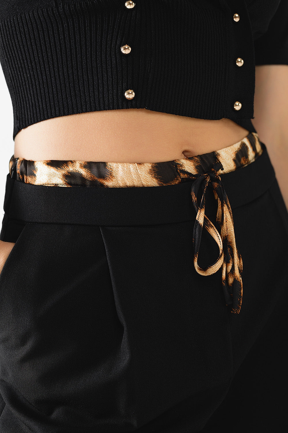 Black Pleated Long Pants with Leopard Waist Detail - Perfect for Office Wear, Casual Outfits & Evening Events