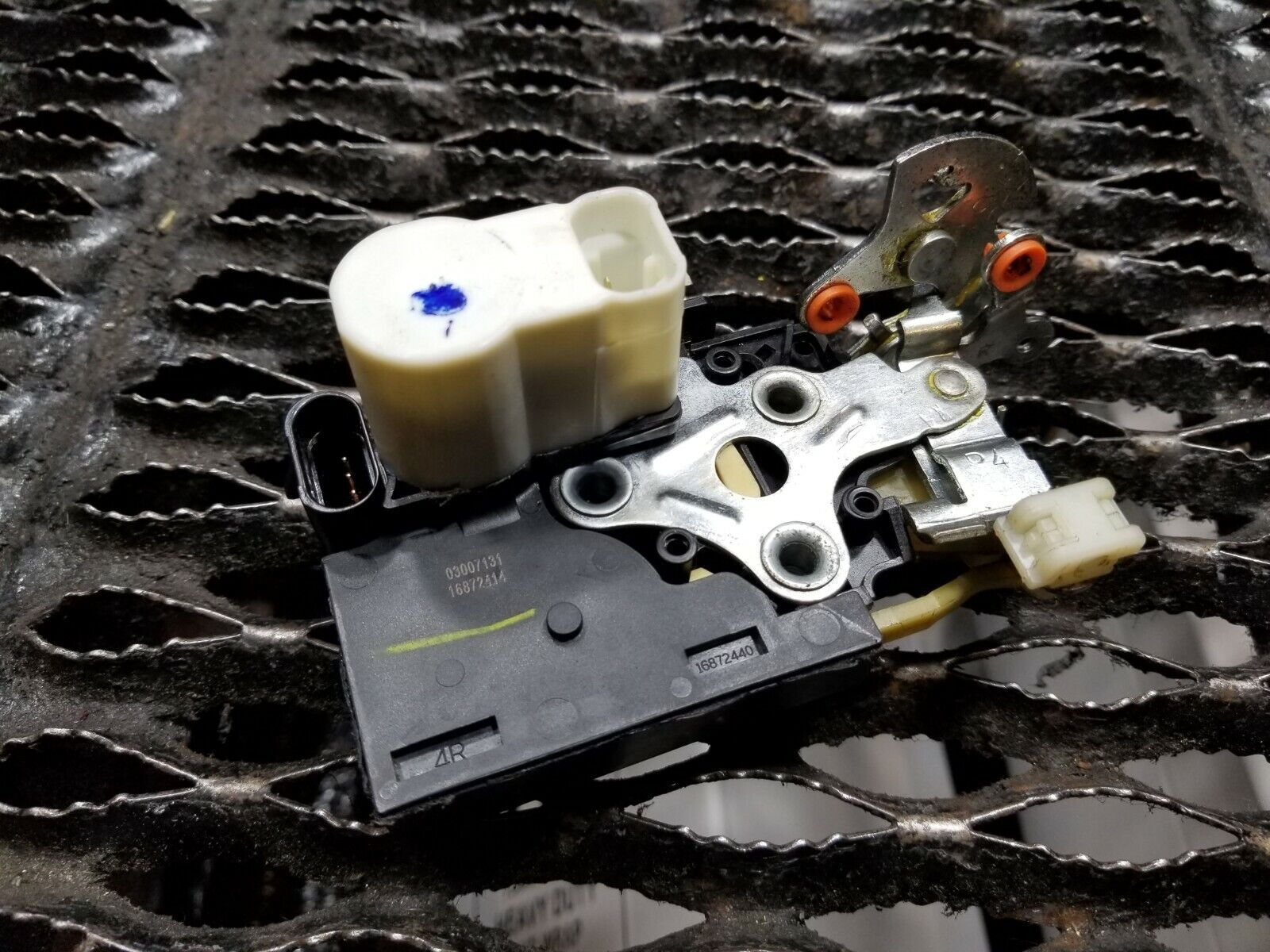 2006-2011 Cadillac DTS Front Right Passenger Door Lock Latch Actuator - OEM Replacement Part for Smooth Door Locking Mechanism - Perfect for Car Repair and Maintenance