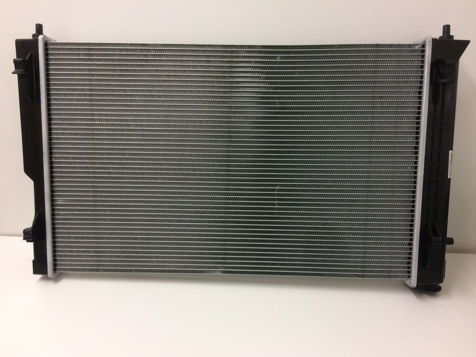 Genuine Holden VZ Commodore & WL Statesman V8 Auto Radiator - High Performance Cooling Replacement Part for Commuter & Road Trips
