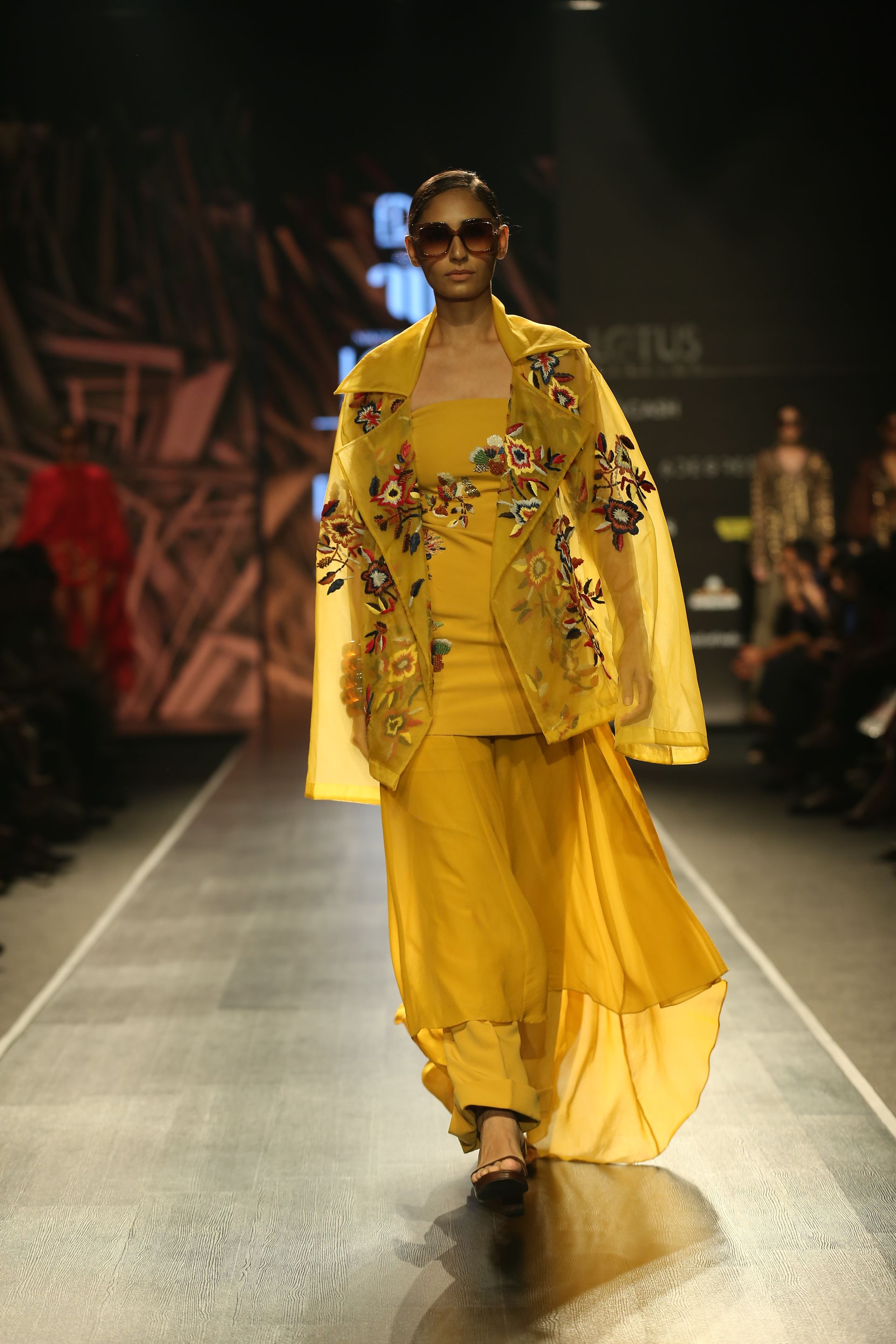 Elegant Yellow Short Tube Dress with Raffia Handwork - Perfect for Summer Beach Parties and Casual Outings