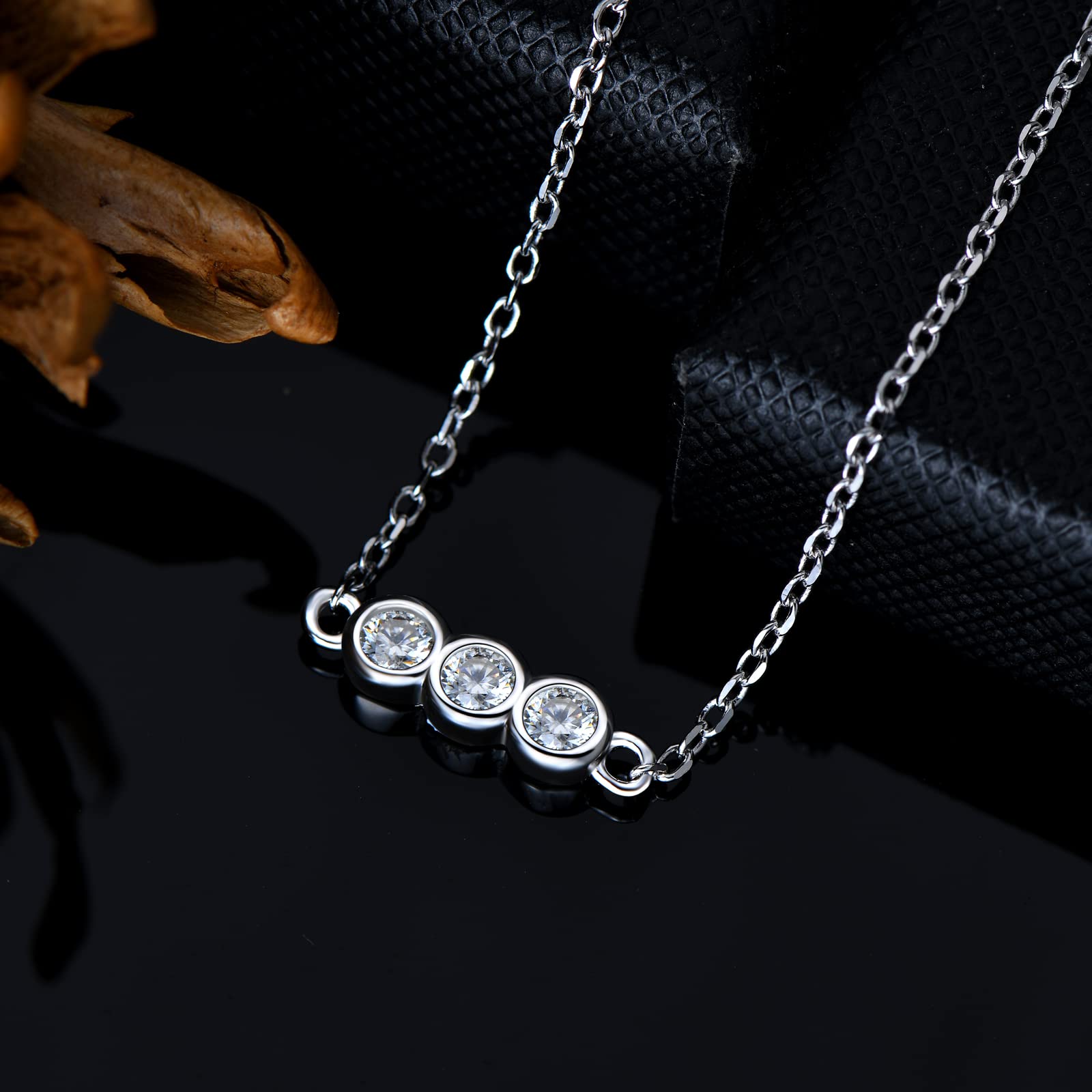 AINUOSHI 14K White Gold Plated Moissanite Bracelet for Women, 925 Sterling Silver Elegant Tennis Bracelet - Perfect Valentine's Day, Anniversary & Birthday Gift for Wife, Mom, Daughter | Wedding, Party, Date Night Jewelry