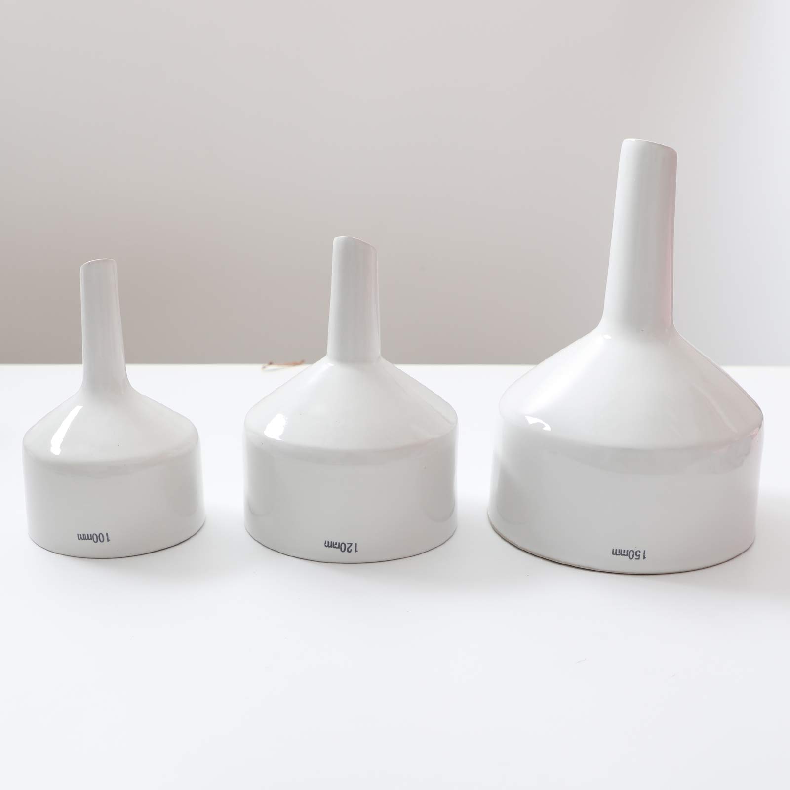 Premium Heavy Wall Ceramic Buchner Funnel - 200mm/7.87in Lab Filtration Equipment for Chemistry Experiments & Scientific Research