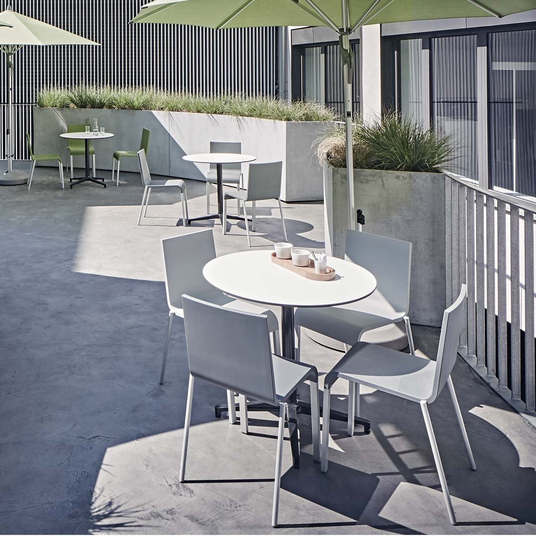 Round Bistro Standup Table - Outdoor Patio Dining Set for Garden, Balcony, and Restaurant Use