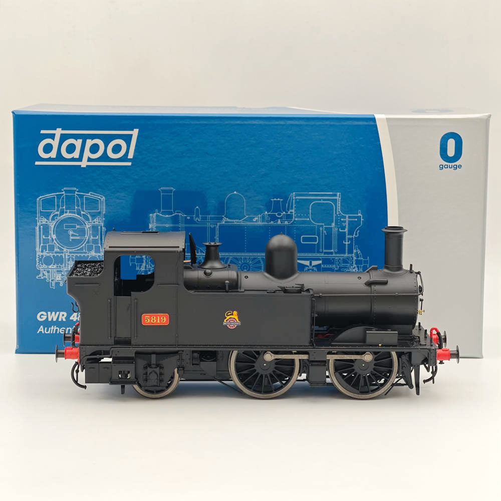 Dapol 7S 006 052 O Gauge 58xx Class BR Early Crest Black 5819 21DCC Locomotive - Model Train for Collectors & Railway Enthusiasts - Perfect for Display & Layout Scenes