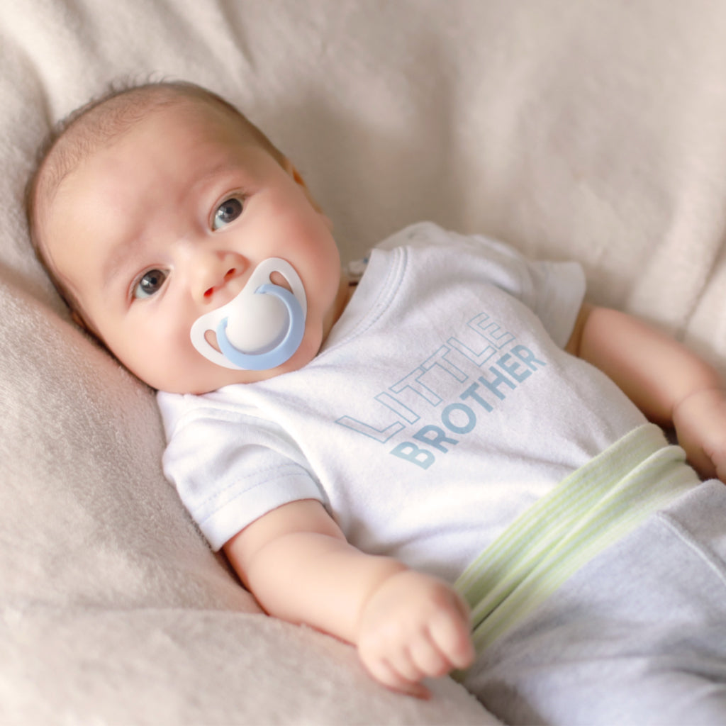 Custom Little Brother Short Sleeve T-Shirt & Bib Gift Set - Perfect for Newborns, Baby Showers & Sibling Photo Shoots