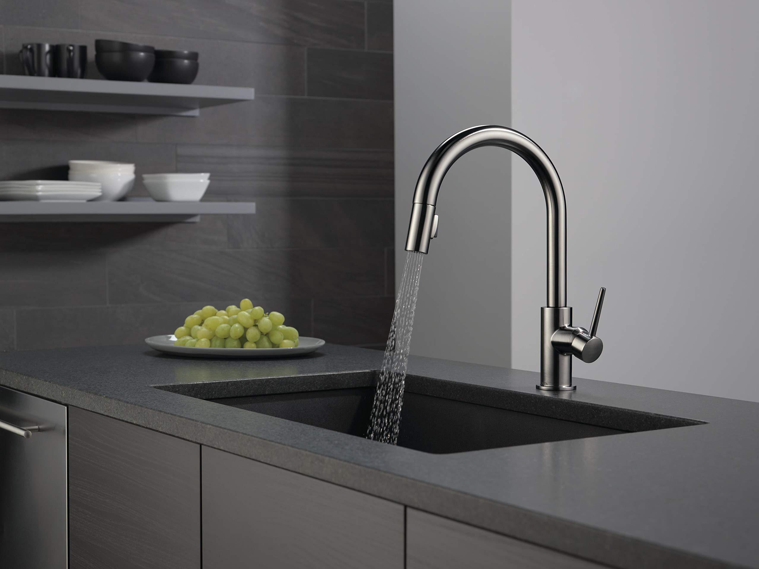 Delta Trinsic Black Stainless Pull-Down Kitchen Faucet with Soap Dispenser - Perfect for Modern Sinks