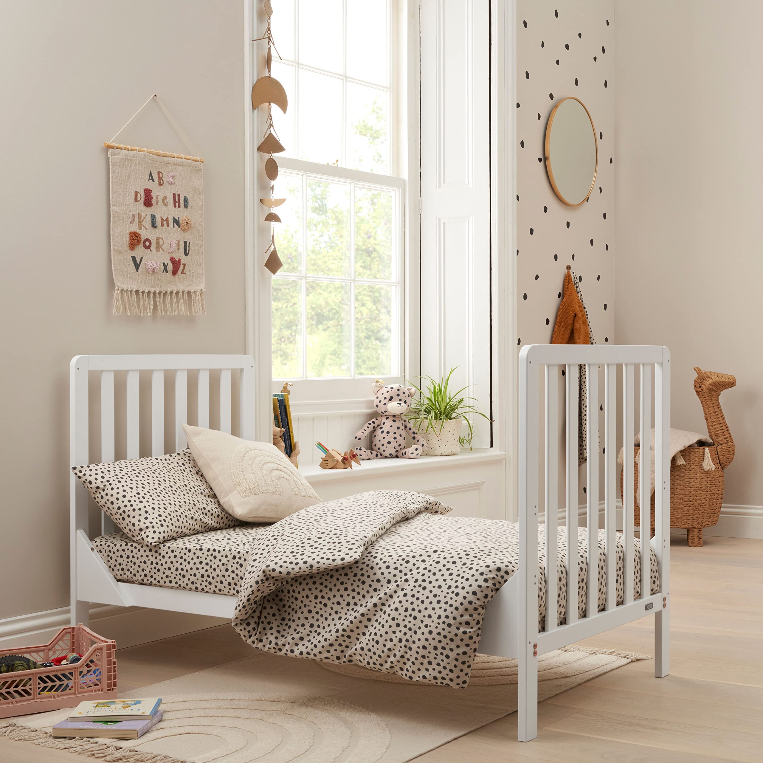 Tutti Bambini Caterina 3-in-1 Convertible Baby Crib - White Nursery Furniture for Newborn to Toddler (140x70cm) | Adjustable Height Cot, Daybed & Toddler Bed | Perfect for Nursery, Bedroom & Guest Room