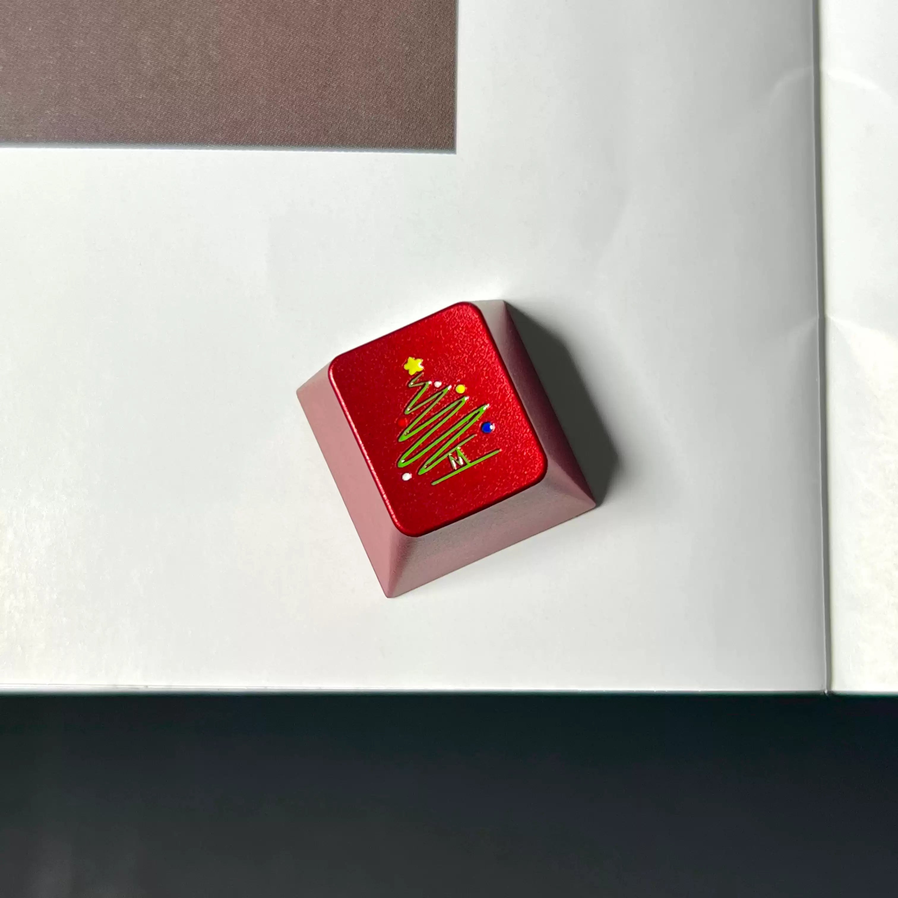 Custom Christmas Tree Shaped Aluminum Alloy Anode Keycaps - CNC Machined ESC Keycaps for Mechanical Keyboards, Perfect for Holiday Gaming & Typing Gifts