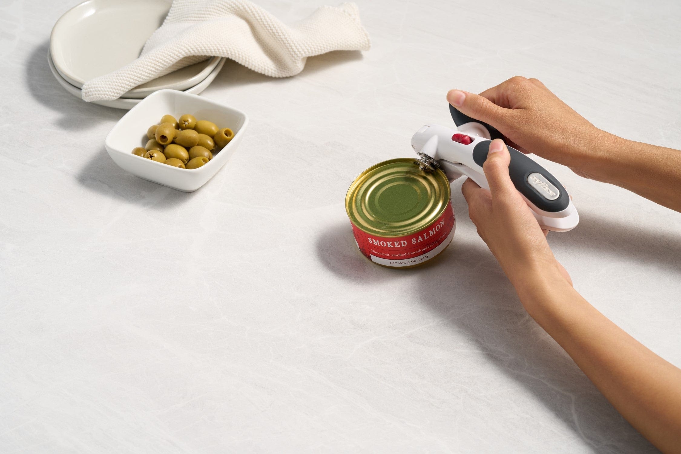 Zyliss Lock N' Lift Can Opener with Lid Lifter Magnet - Easy Open, No Slip Grip, White - Perfect for Kitchen, Camping & Emergency Preparedness