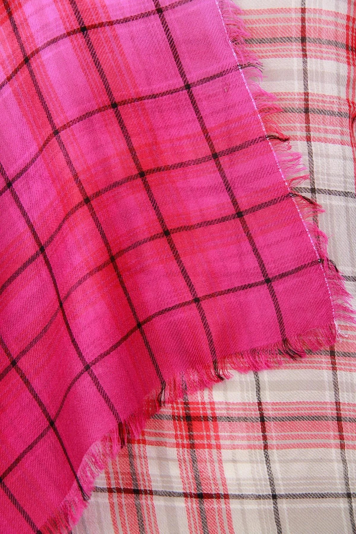 Queens Plaid Ombre Scarf - Soft Winter Fashion Accessory for Women, Stylish Wrap Shawl for Fall & Christmas Outfits, Perfect Gift for Her