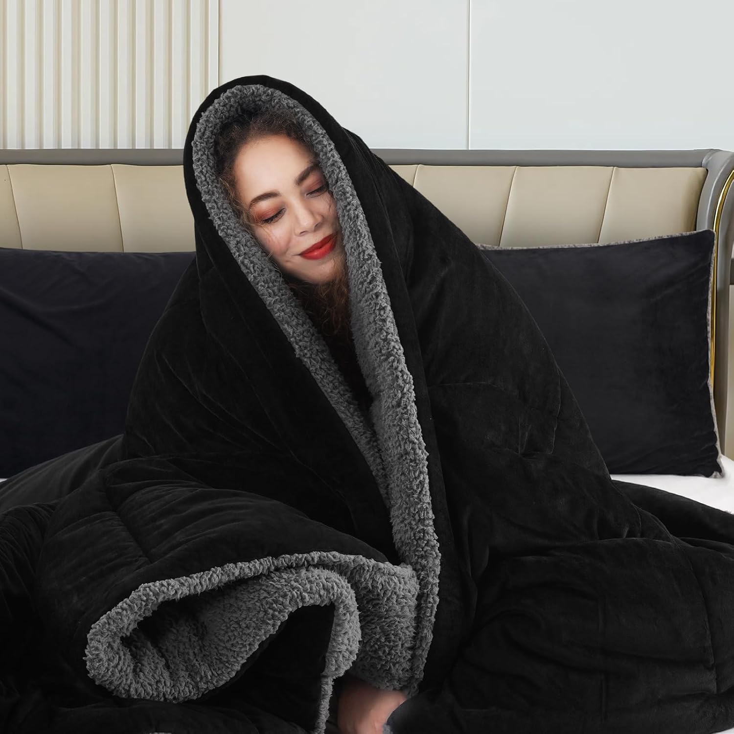 **BEDHOURS Queen Comforter Set - Ultra Soft Micromink & Sherpa Reversible Comforter with 2 Pillowcases - Plush Down Alternative Bedding for Winter Warmth (Black, Queen Size) - Perfect for Cozy Nights & Cold Weather**