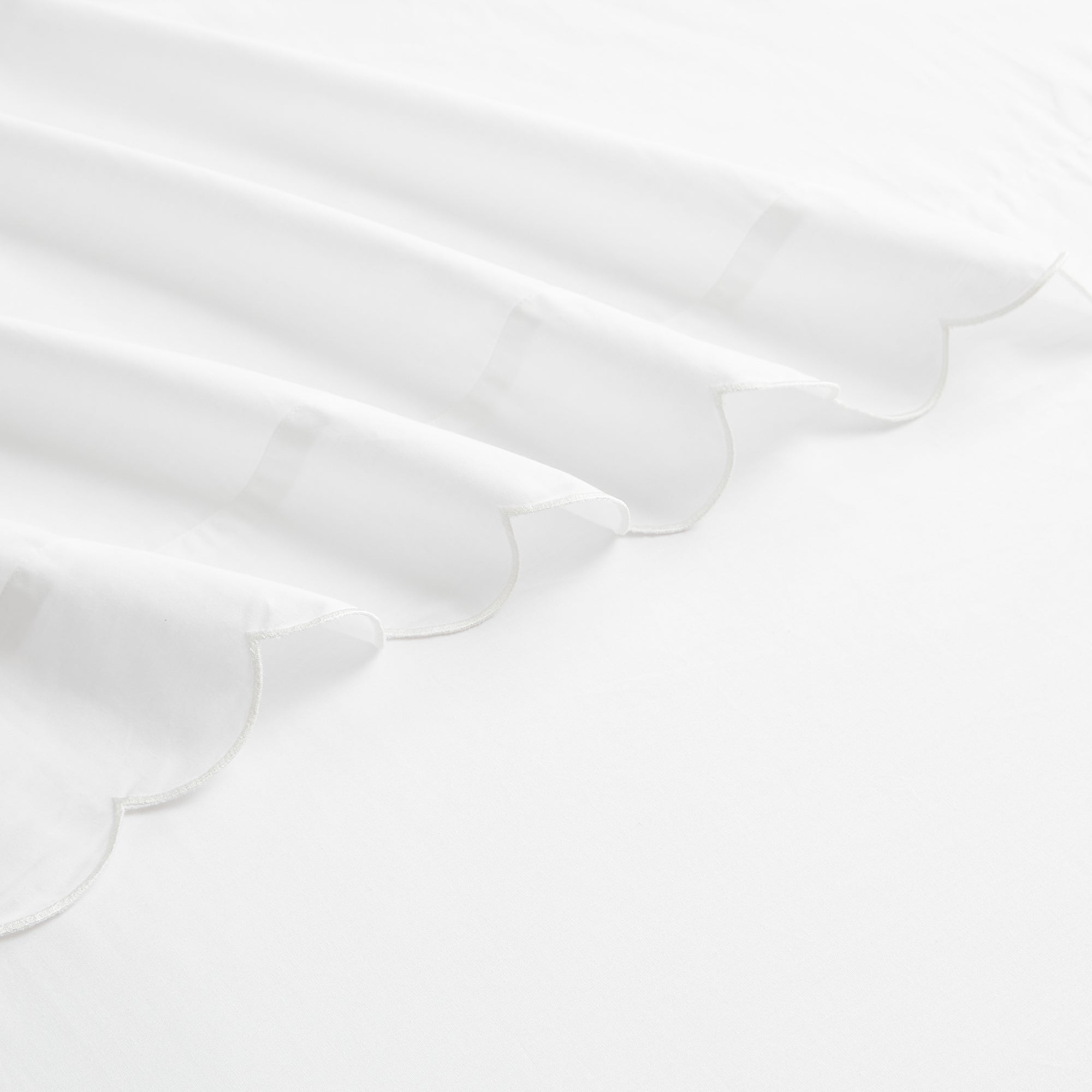Coastal Chic Scalloped Edge Cotton Sheet Set - Soft & Breathable 4-Piece Bedding for Beach House, Guest Room & Master Bedroom
