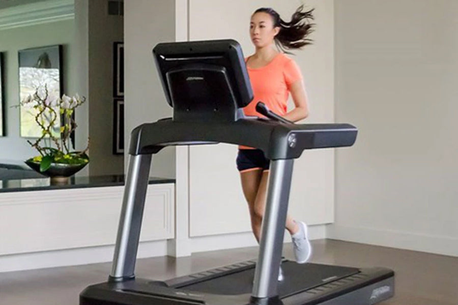 Life Fitness Club Series+ (Plus) Treadmill - Premium Commercial Grade Running Machine for Home & Gym Use - Perfect for Cardio Workouts, Weight Loss & Fitness Training