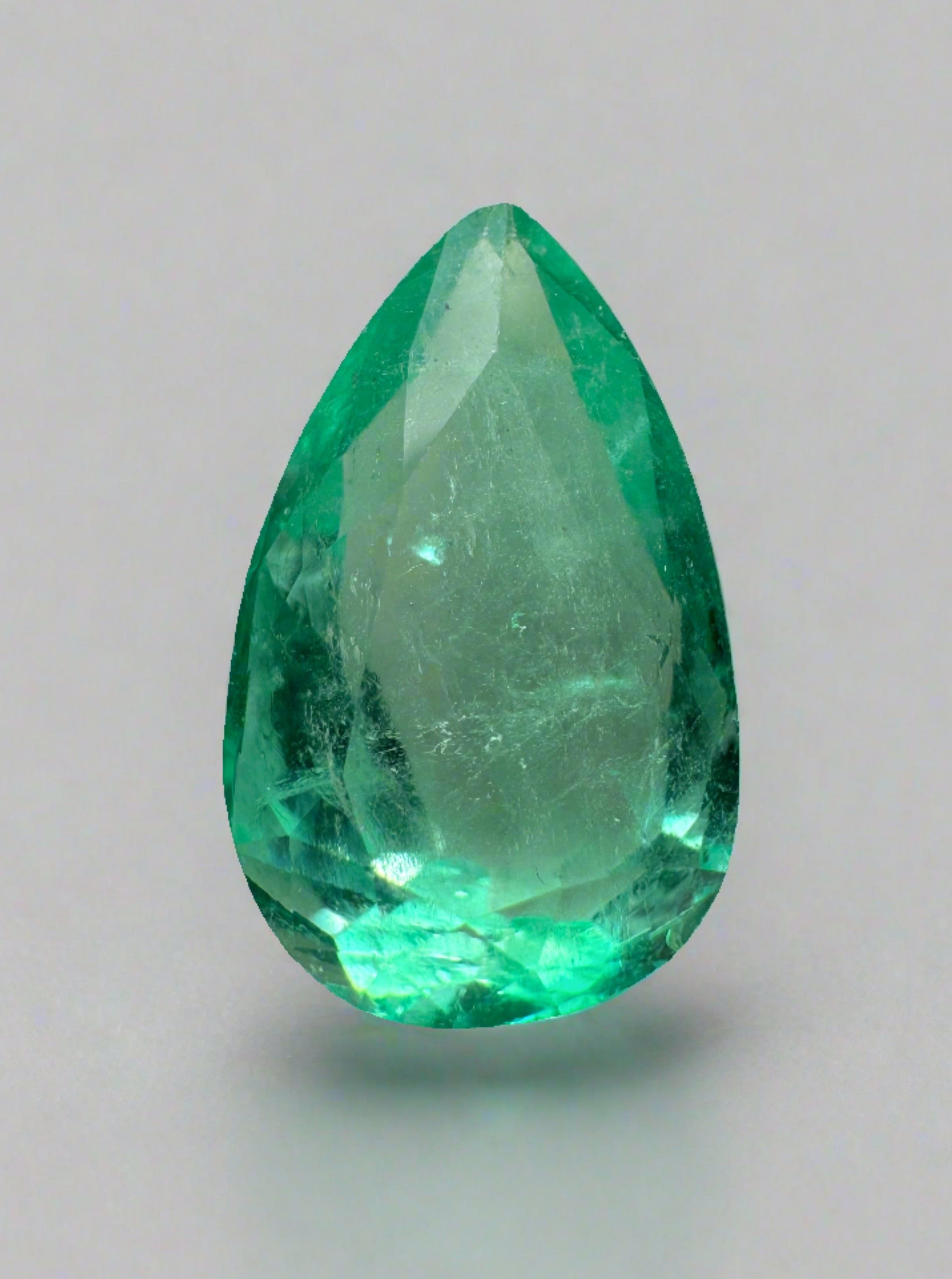 4.0 Carat Natural Colombian Emerald Pear Cut Loose Gemstone - Crystal Clean Green for Jewelry Making, Engagement Rings & Luxury Gifts