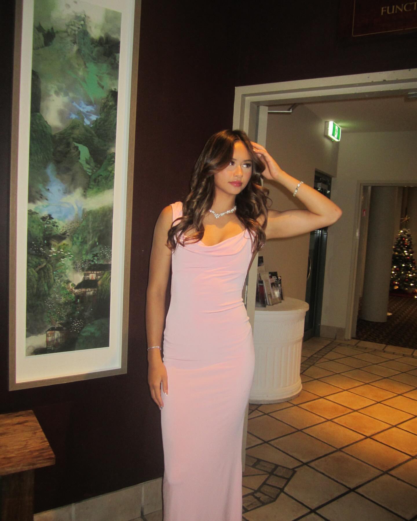 Elegant Backless Pink Sheath Prom Dress - Chiffon Evening Gown for Formal Events & Special Occasions - Perfect for Homecoming, Prom, Wedding & Cocktail Parties