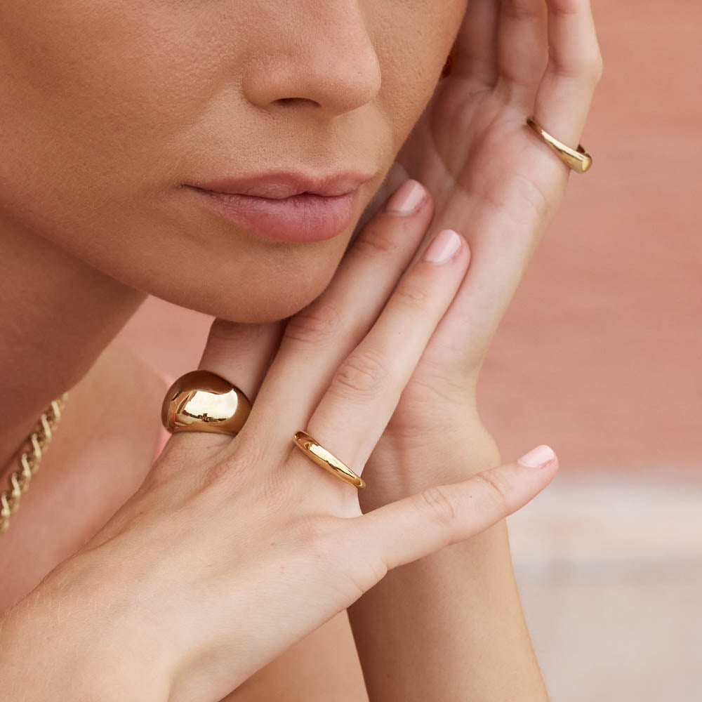 Elegant Slim Curve Dome Ring in 14K Gold - Perfect for Everyday Wear & Special Occasions