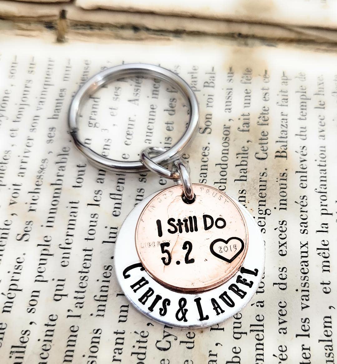 Personalized 'I Still Do' Wedding Anniversary Keychain - Romantic Gift for Husband & Wife - Perfect for Anniversaries, Valentine's Day & Couples Gifts