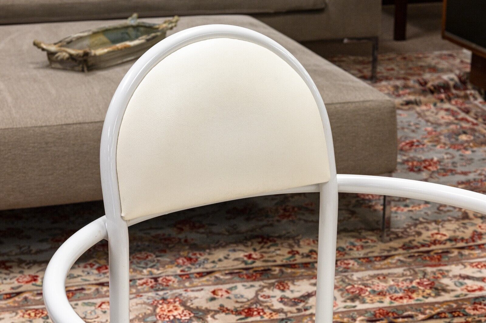 Set of 4 Memphis Style Bieffeplast Italian White and Cream Metal Armchairs - Mid-Century Modern Dining Chairs for Kitchen, Restaurant & Home Decor